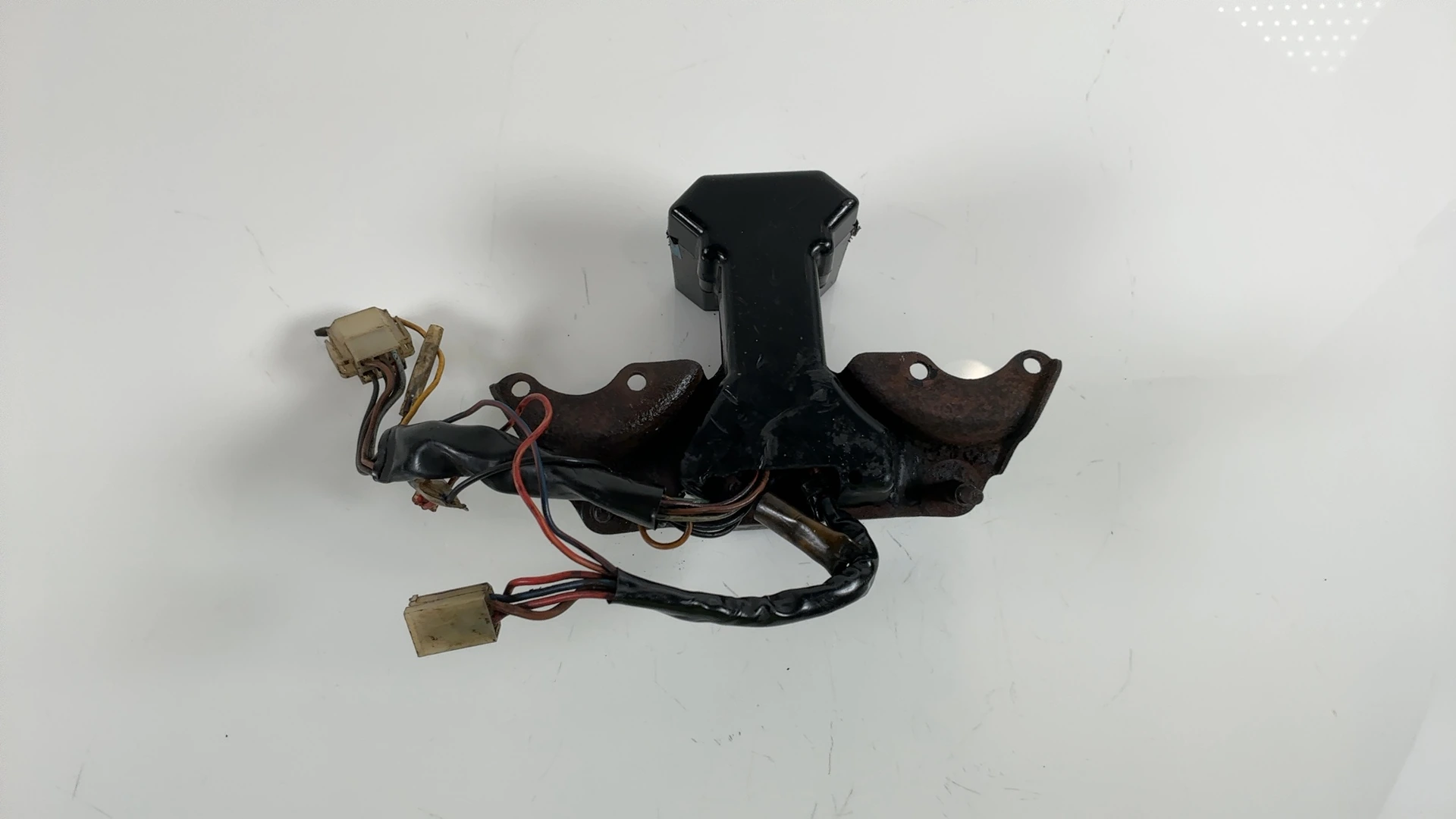 Yamaha XS650 Standard 650cc Indicator Light Bracket 1977-79 OEM 1T3-83568-00-00 - Image 2