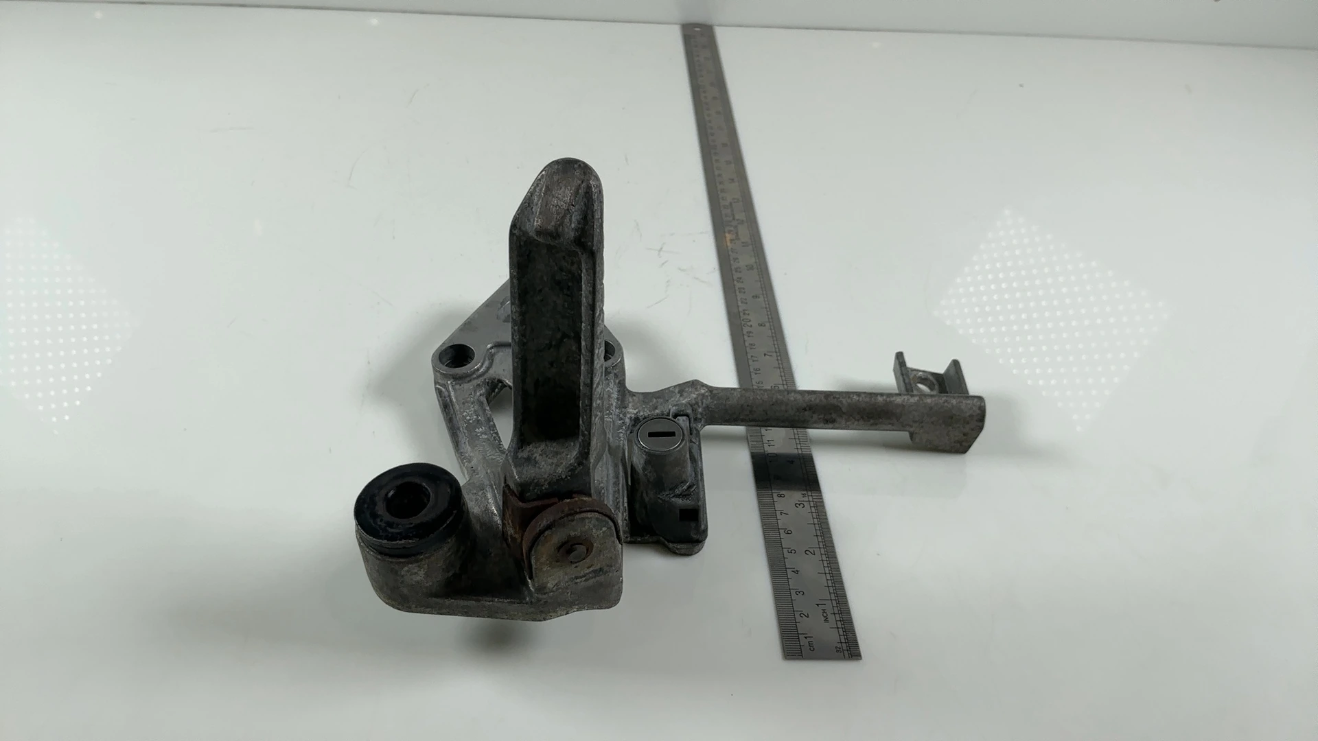 Kawasaki GPX750R ZX750F 750cc Rear Left Footrest Bracket 1987-89 OEM 35011-1312 - Image 3