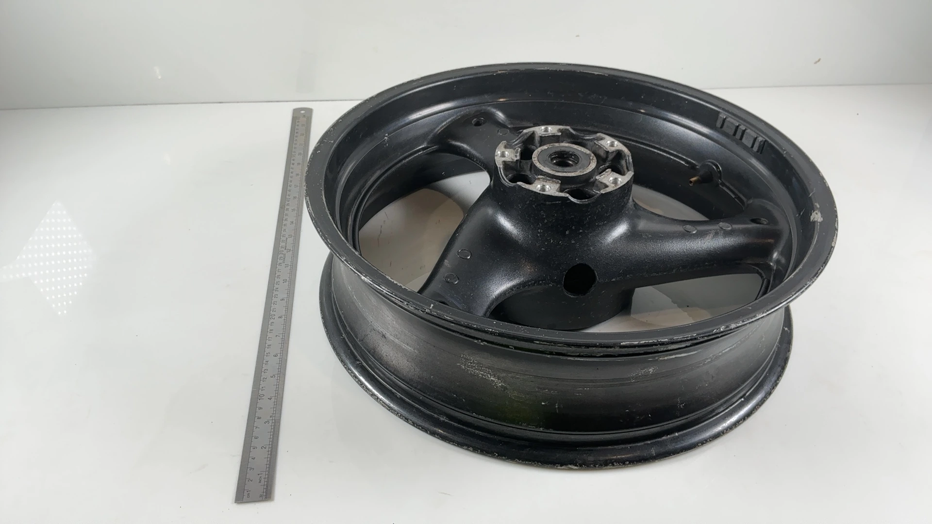 Suzuki Bandit GSF600 GN77B 600cc Rear Wheel Rim 1995-1999 OEM 64111-21E01-35W - Image 4