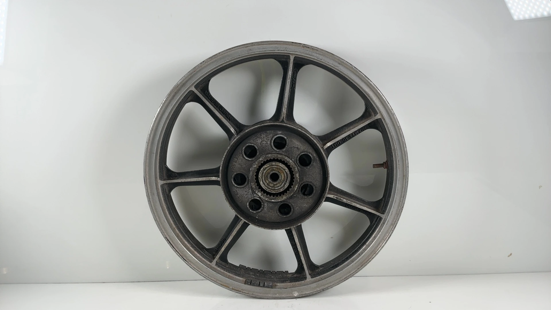 Kawasaki GT550 Z550G 550cc Rear Wheel Rim Mag 1982-1984 OEM 41073-1139-18 - Image 2