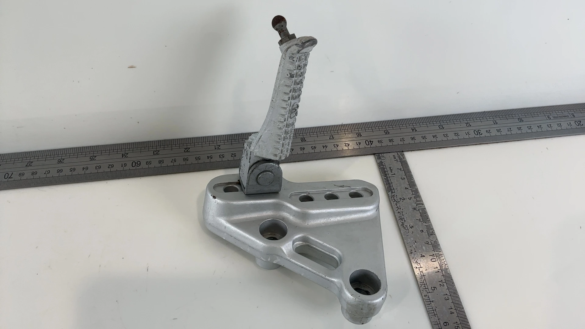 Gilera DNA 125 180 CC Front Rider Right Footrest Peg Hanger 2001-03 OEM CM012502 - Image 4