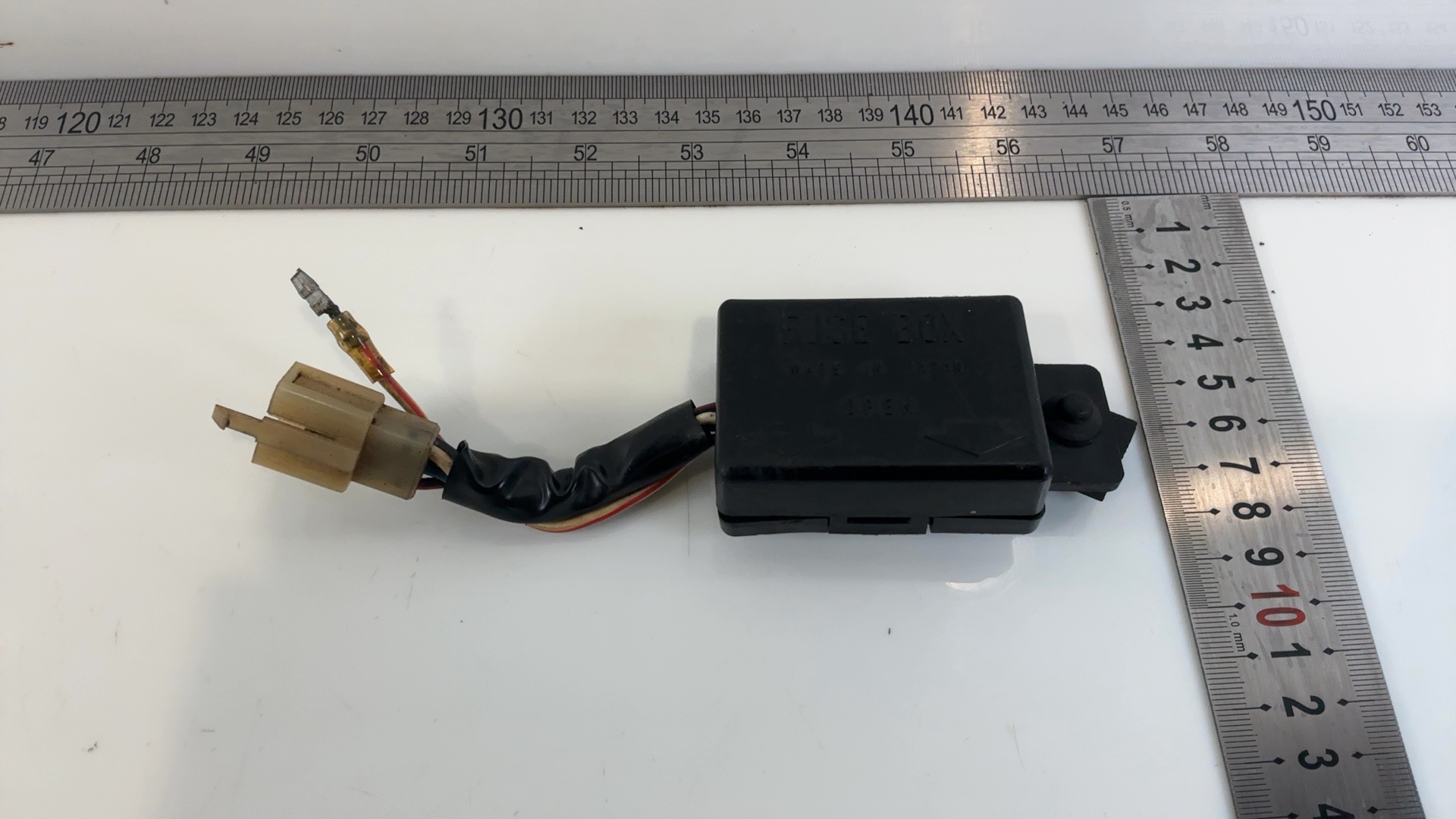 Kawasaki GPz305 EX305-B 305 CC Fuse Box 1989-1994 OEM 26004-017 - Image 6
