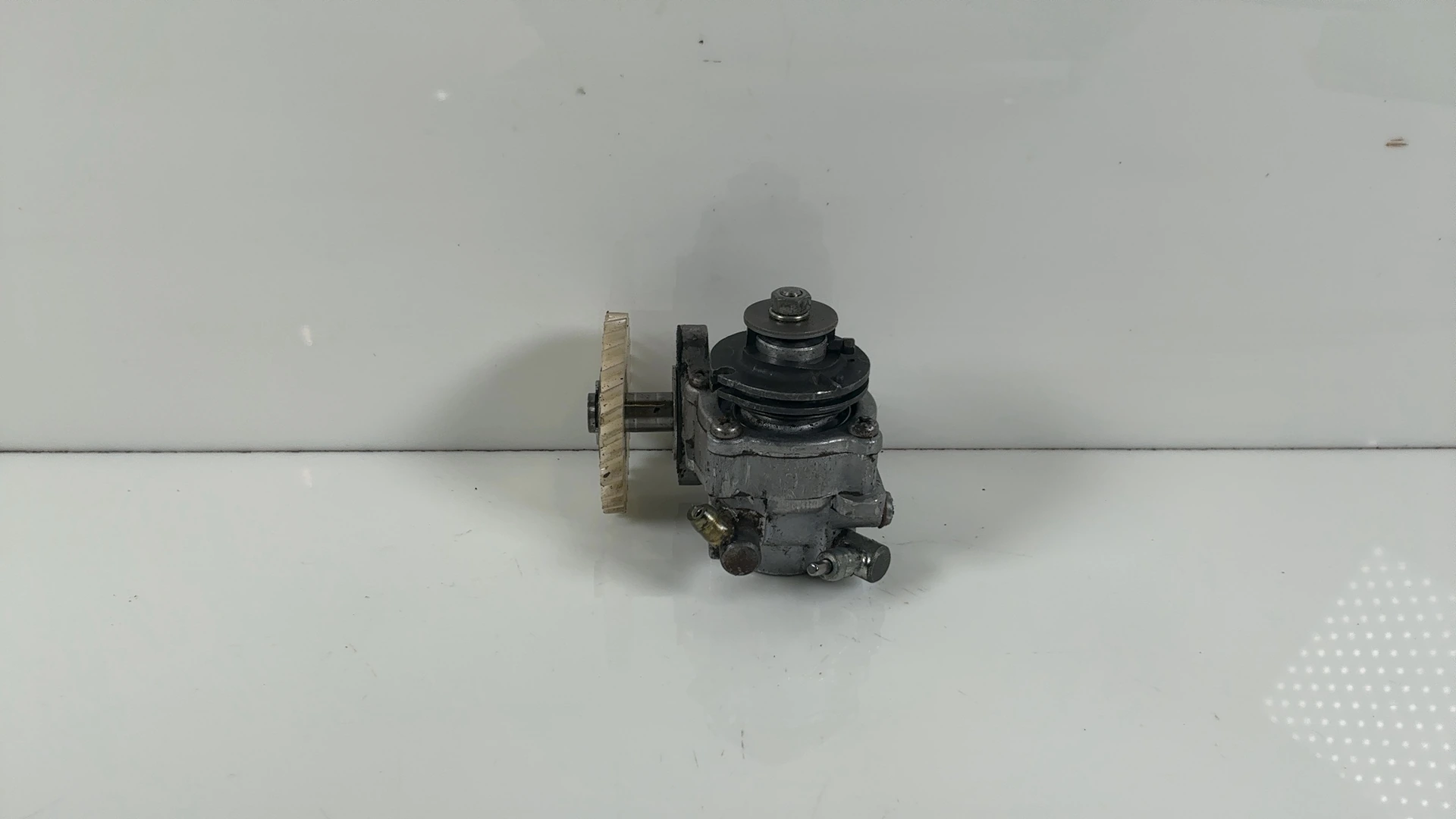 Yamaha DT50 DT80 50cc 80cc Oil Pump 1986-1989 OEM 5R2-13101-00-00 - Image 1