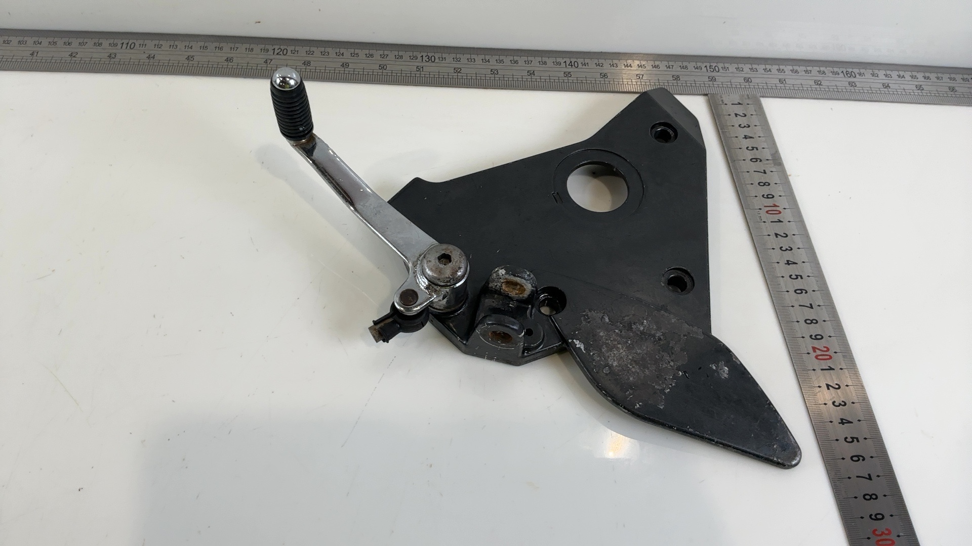 Kawasaki ZR-7 ZR750 750cc Front Left Footrest Bracket 1999-03 OEM 35011-1998-EZ - Image 3