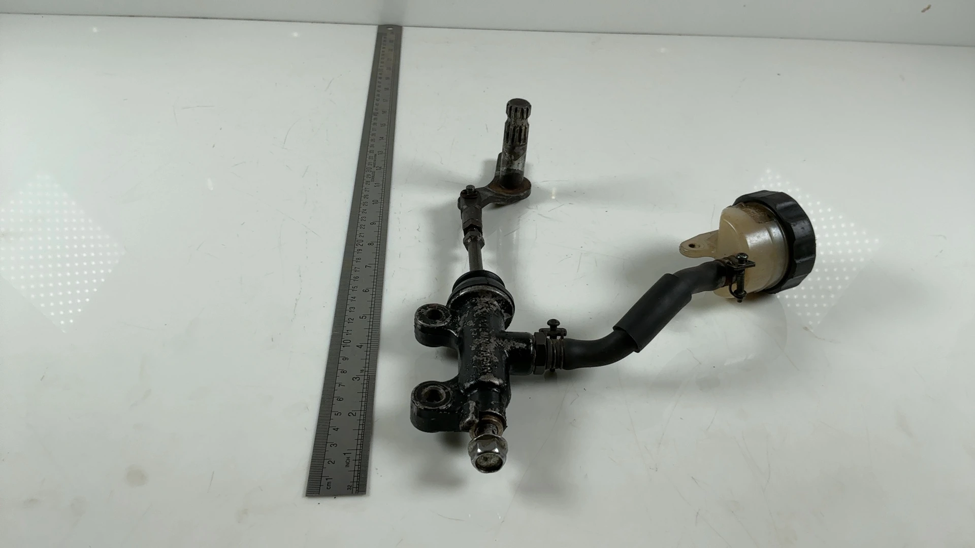 Suzuki GSX550ES GSX550 GN71D Rear Brake Master Cylinder 1983-88 OEM 69600-43401 - Image 4