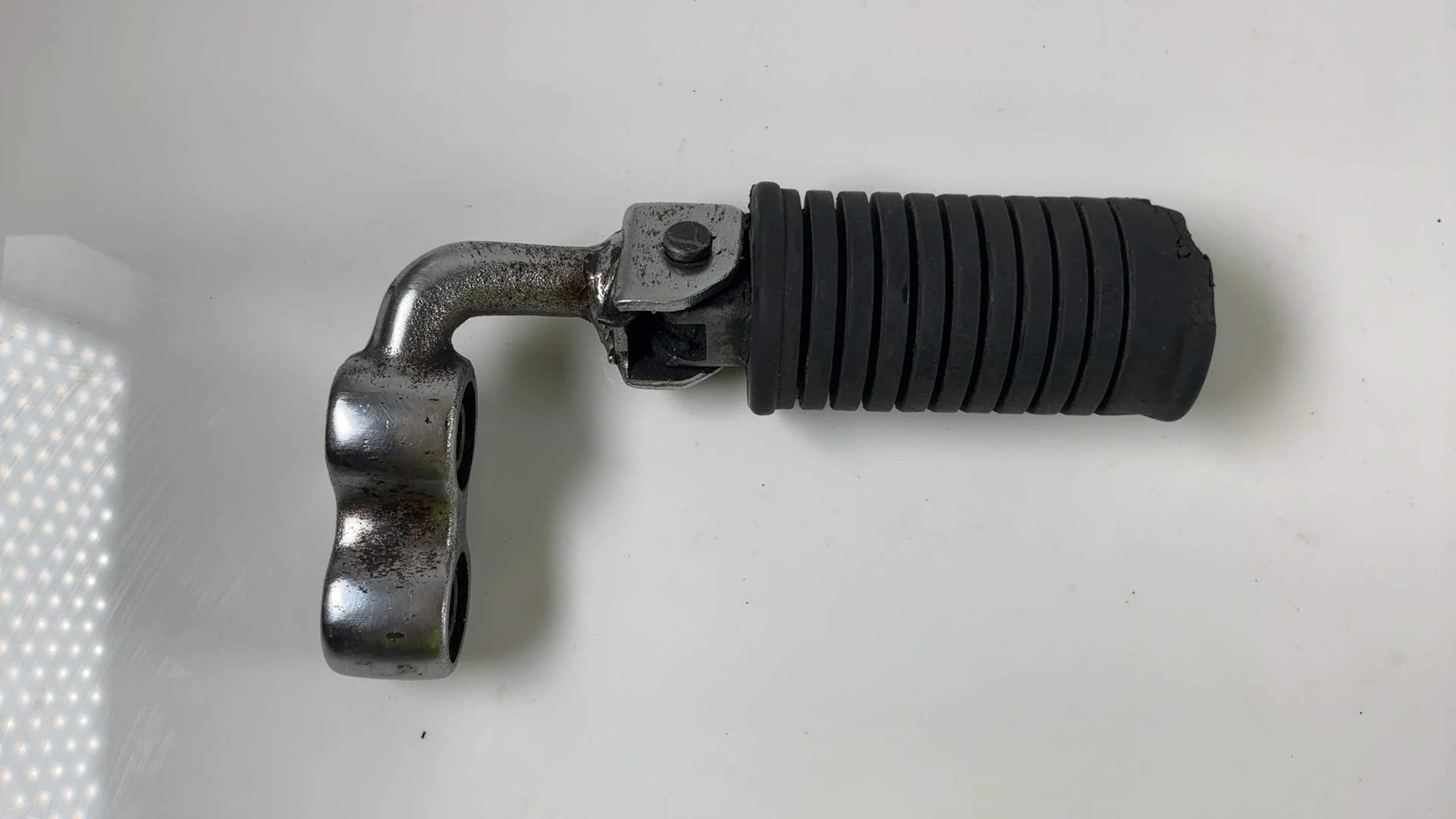 Suzuki GS850 GS850G Right Front Footrest 1979-83 OEM 43510-45110-019 43510-45110