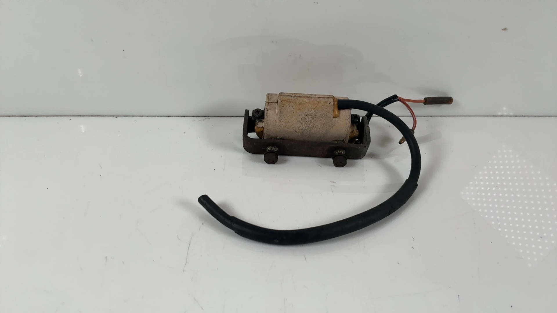 Yamaha XS400 XS400S 400cc Ignition Coil 1977 1978 OEM 1L9-82310-51 - Image 2