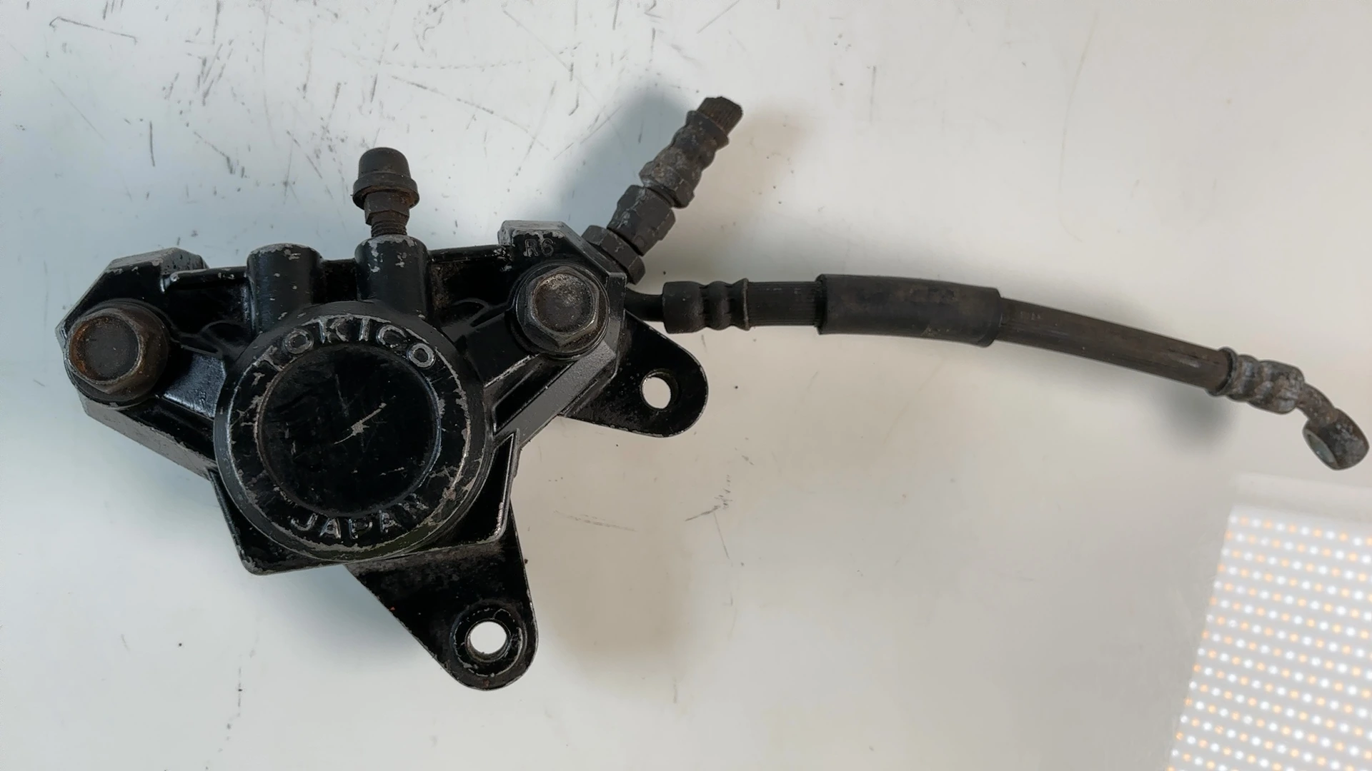 Suzuki GSX550 GSX 550 CC Front Right Brake Caliper 1983-1987 OEM 59100-49011 - Image 2