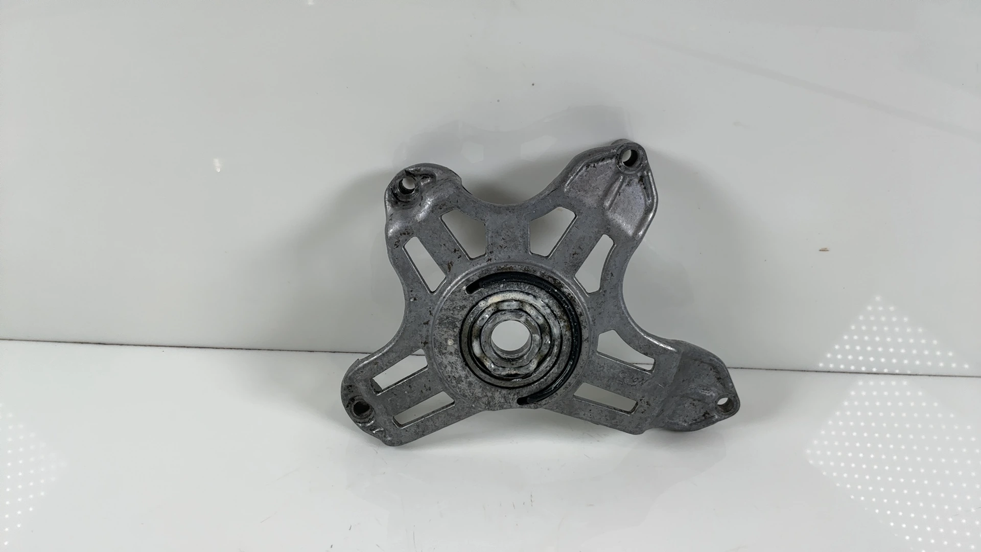 Yamaha XS750 XS750D 750cc Crankcase Bearing Housing 1976-77 OEM 1J7-15442-01-00 - Image 2