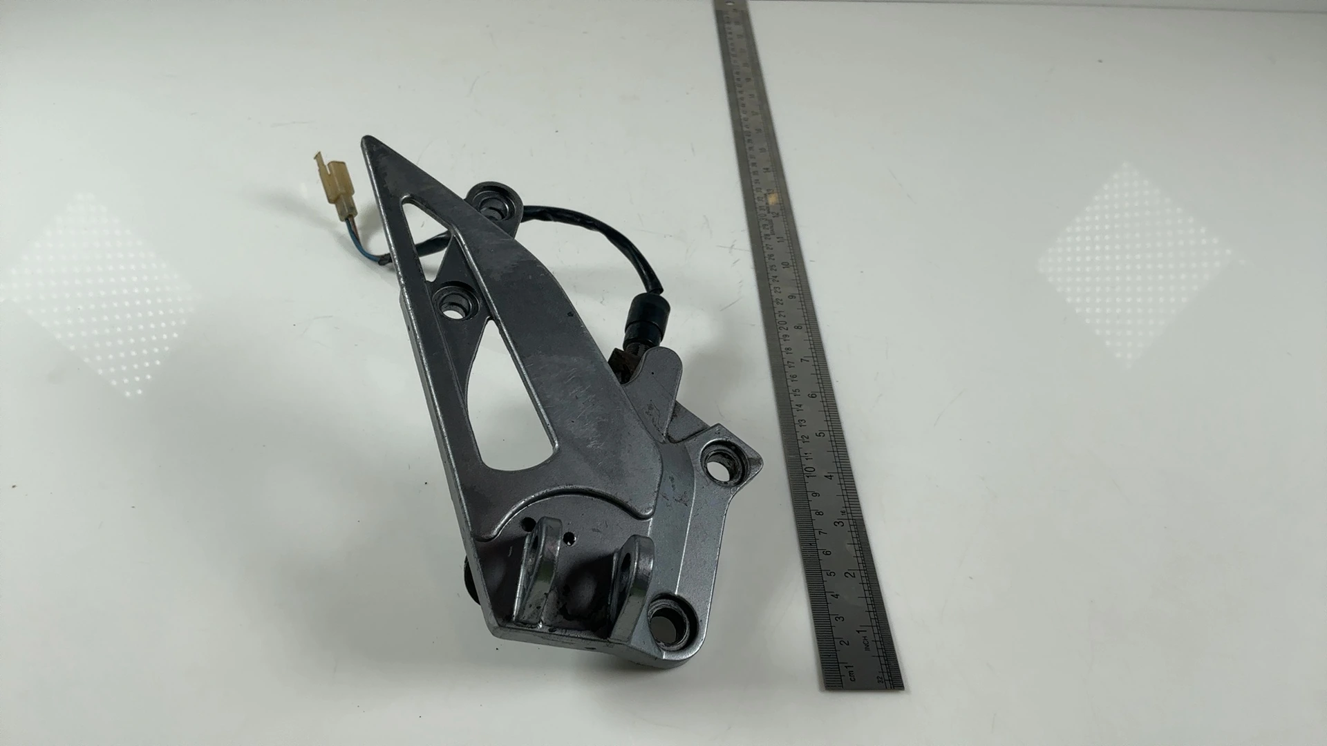Kawasaki ZZR250 EX250H 250cc Front Right Footrest Bracket 1990-07 OEM 35063-1081 - Image 3