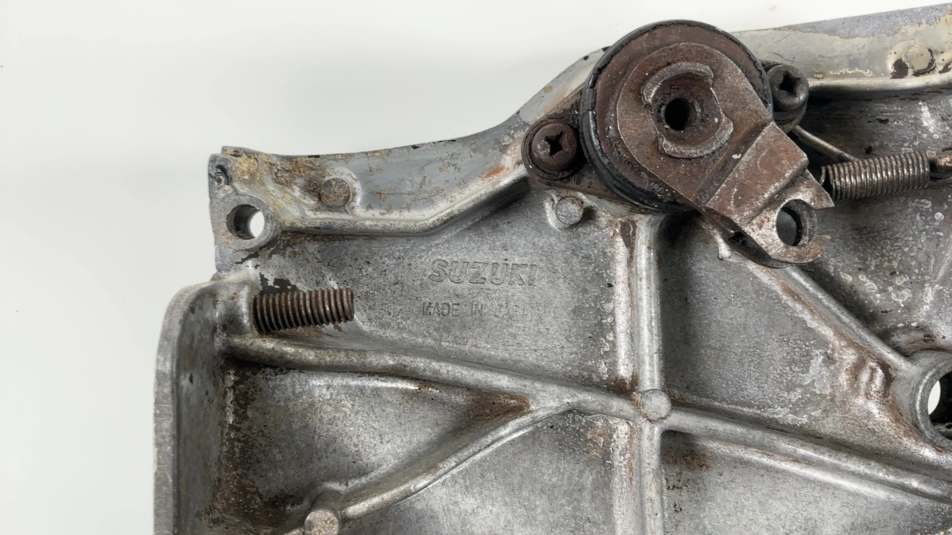 Suzuki GSX250E GSX250 250cc Left Engine Sprocket Cover 1980-1982 OEM 11361-11402 - Image 6