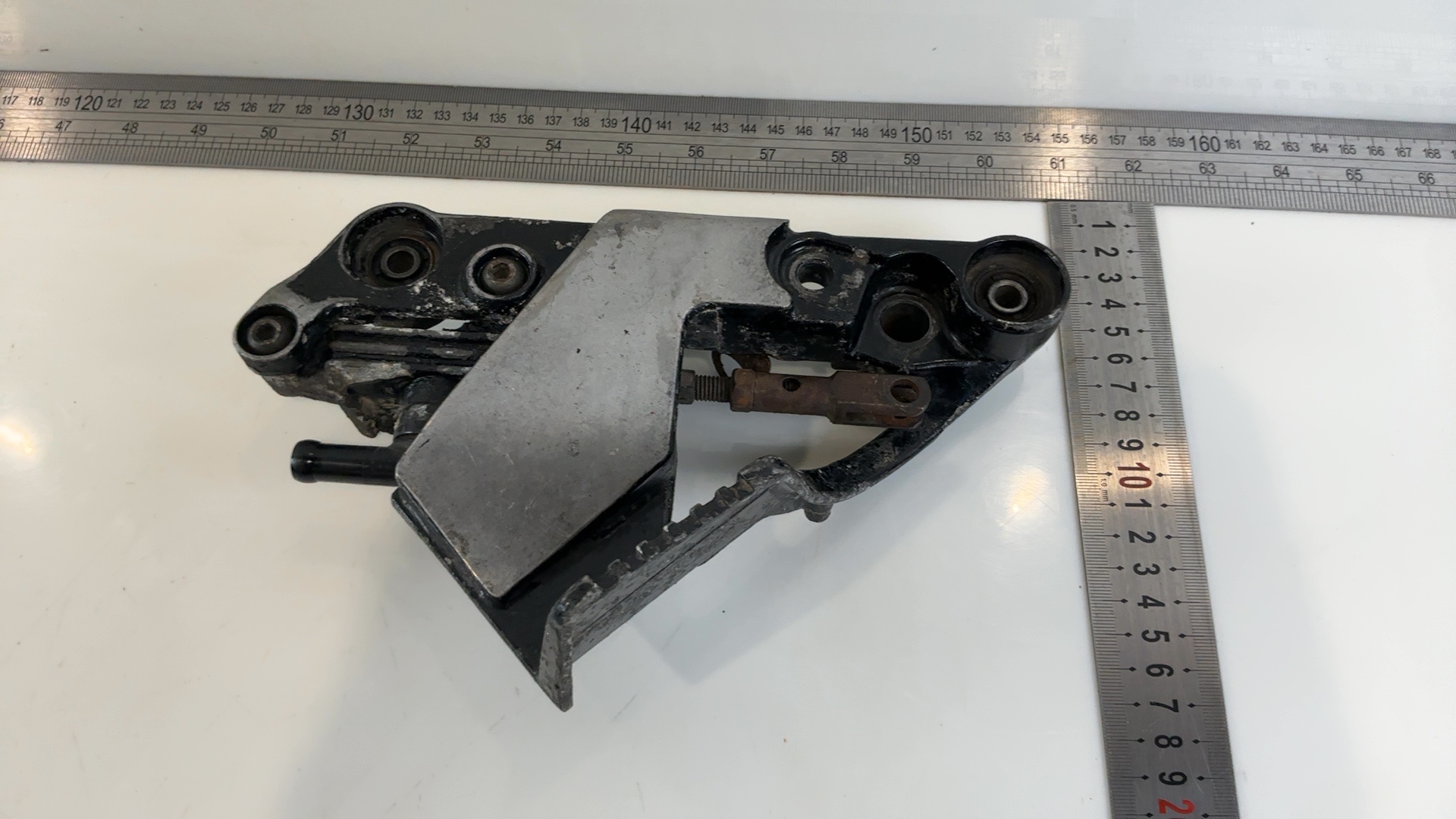 Yamaha FZ750 FZ 750 Front Right Footrest Bracket 1985 1986 OEM 1AE-27420-00-00 - Image 4