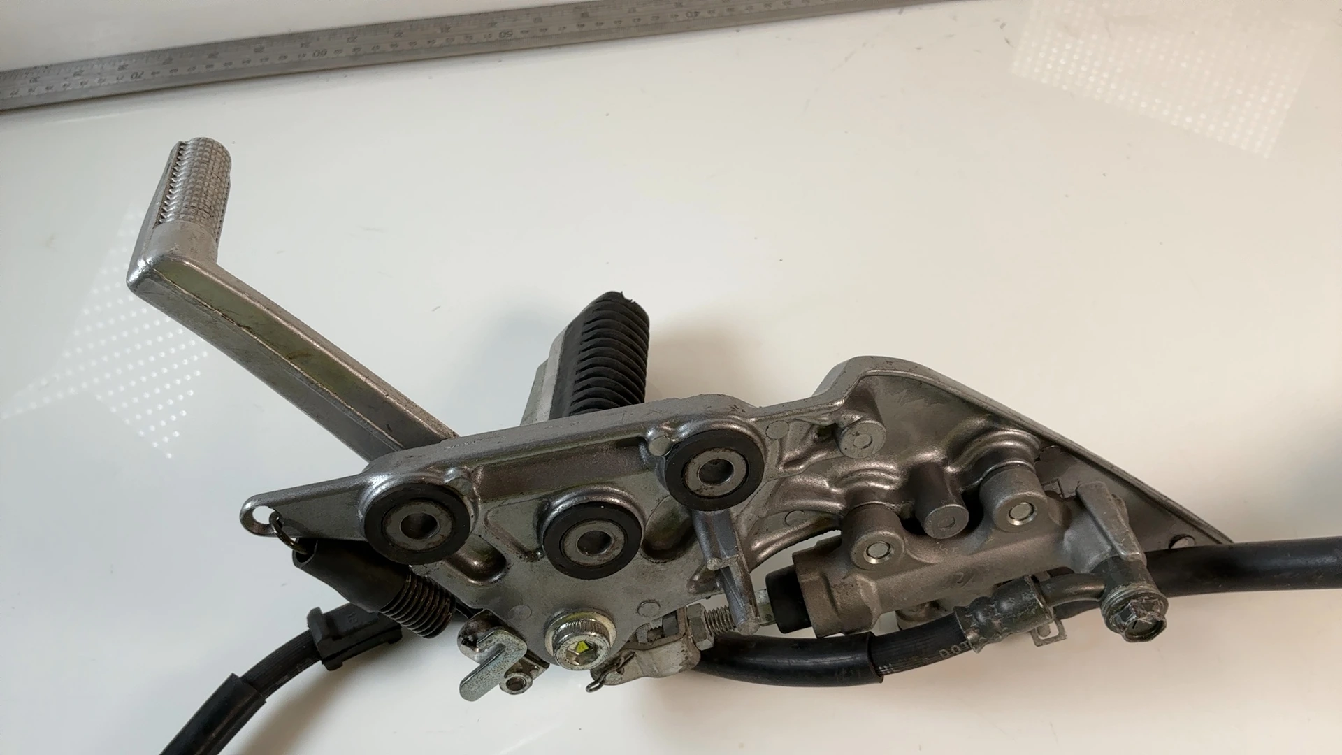 Suzuki Bandit GSF1200 1200 CC Right Rearset Brake Pedal 2001-2006 OEM 31E10-E - Image 4