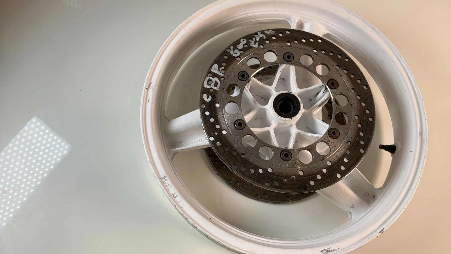 Honda CBR 600F PC19 PC23 600cc Front Wheel Rim 1987-1990 OEM 44650-MN4-010 KT8F - Image 1