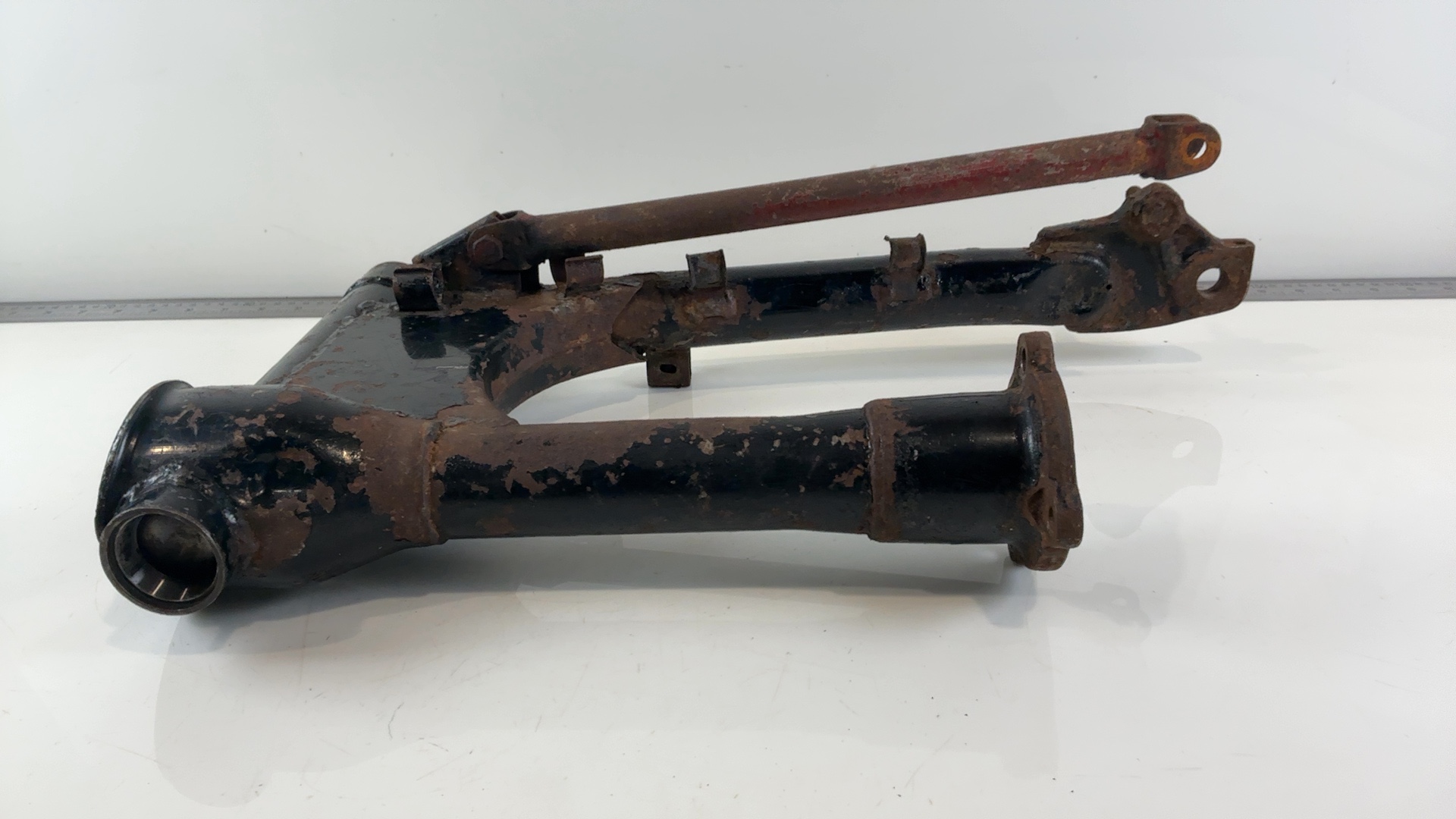 Suzuki GS850 GS850G 850cc Rear Suspension Swingarm 1980 1981 OEM 61100-45820-019 - Image 3