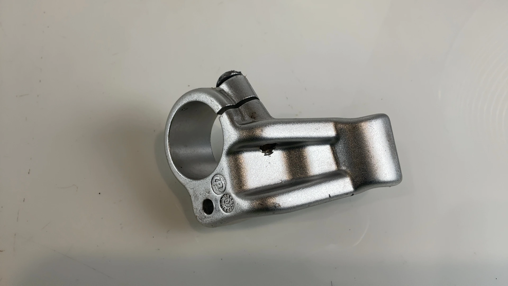 Gilera DNA 50 125 180 CC Right Handlebar Clip-On Clamp Fork Mount 2000-11 970001 - Image 1