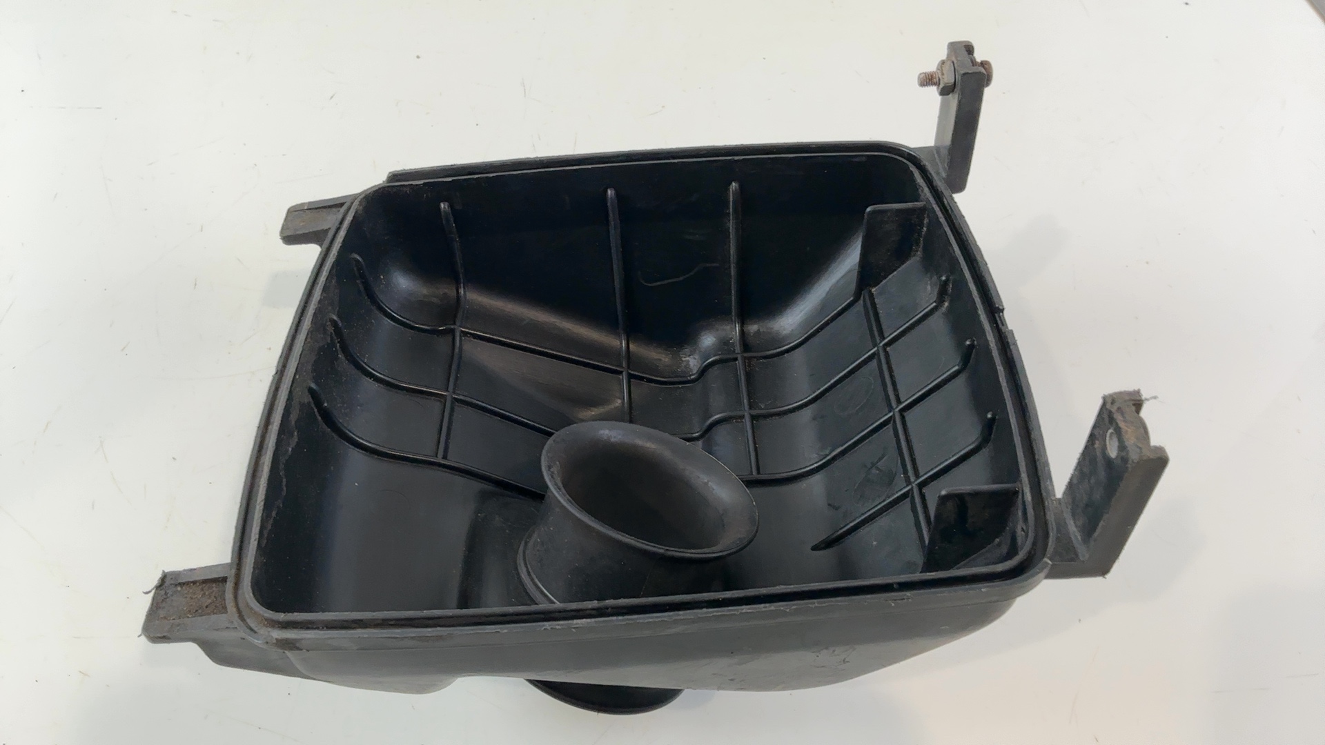 Suzuki Bandit GSF1200 Air Filter Box Intake Lid Cover 1995-2001 OEM 13740-27E00 - Image 4
