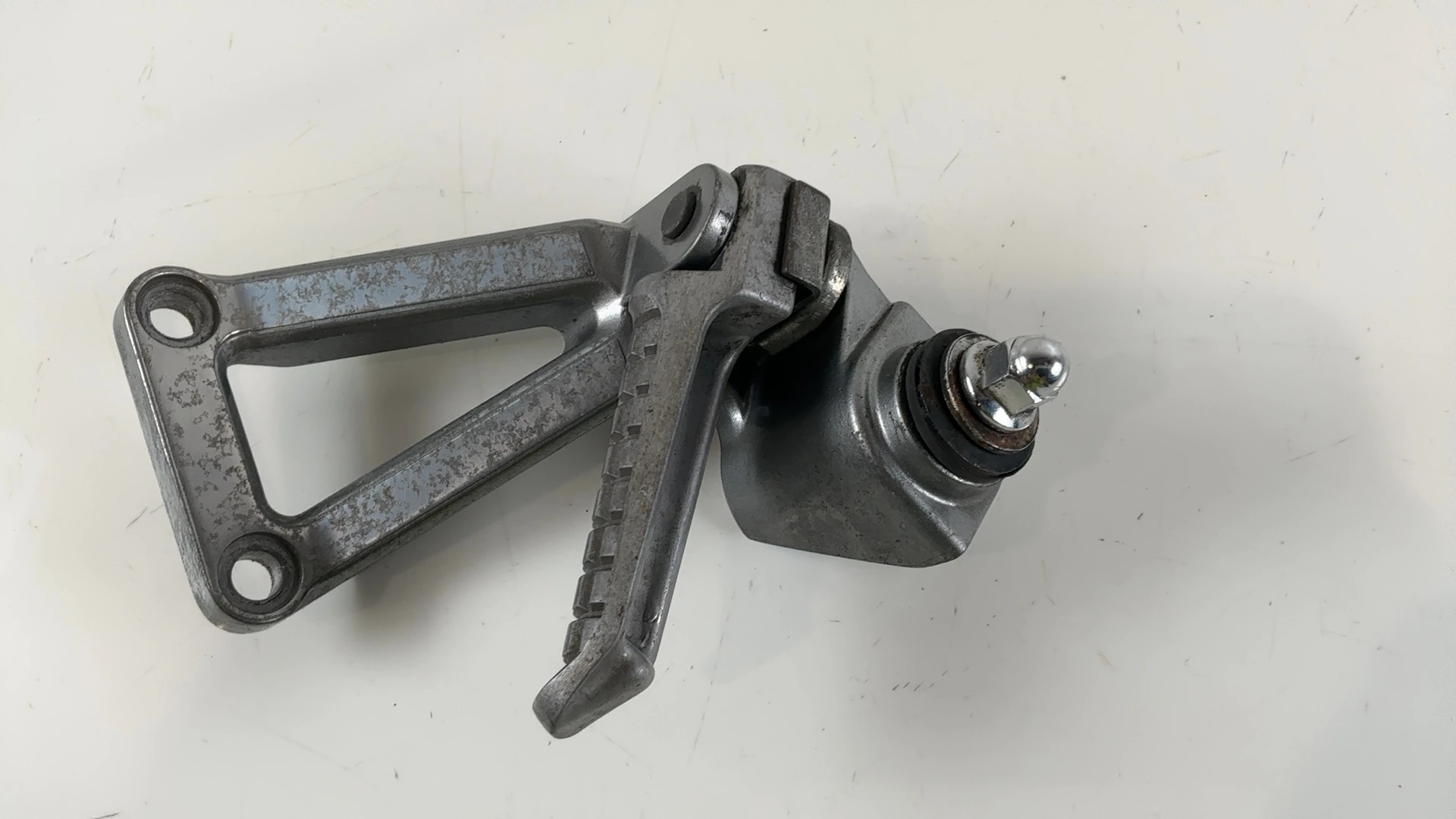 Kawasaki Ninja ZX600F 600cc Rear Right Footrest Hanger 1995-1997 OEM 35011-1736