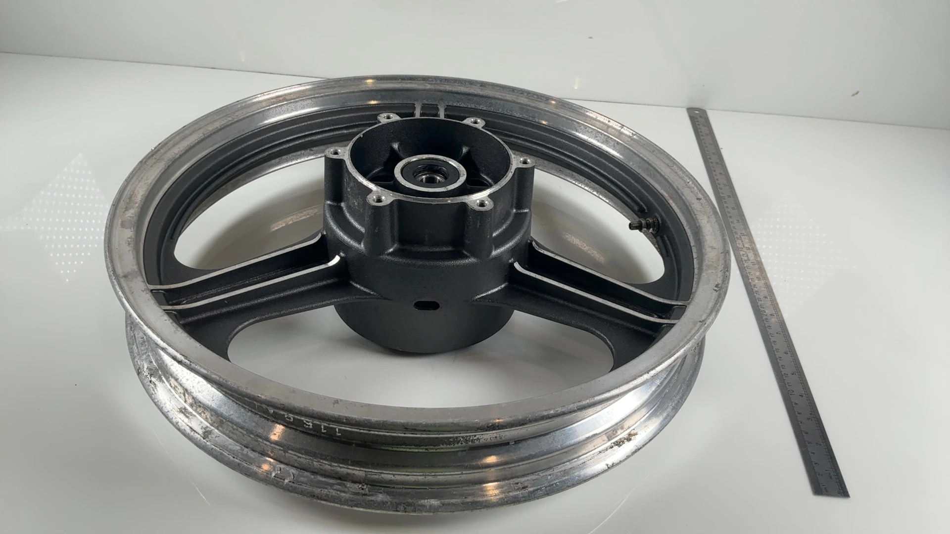 Kawasaki GPz550 ZX550A 550cc Rear Wheel Rim 1982-1985 OEM 41073-1135 -21 - Image 3