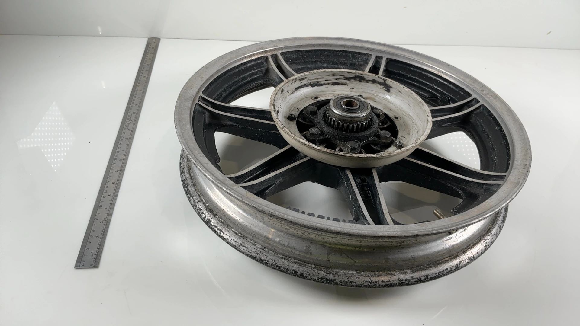Yamaha XS1100 Standard 1100cc Rear Wheel Rim 1978-1981 OEM 2H8-W2533-00 - Image 4