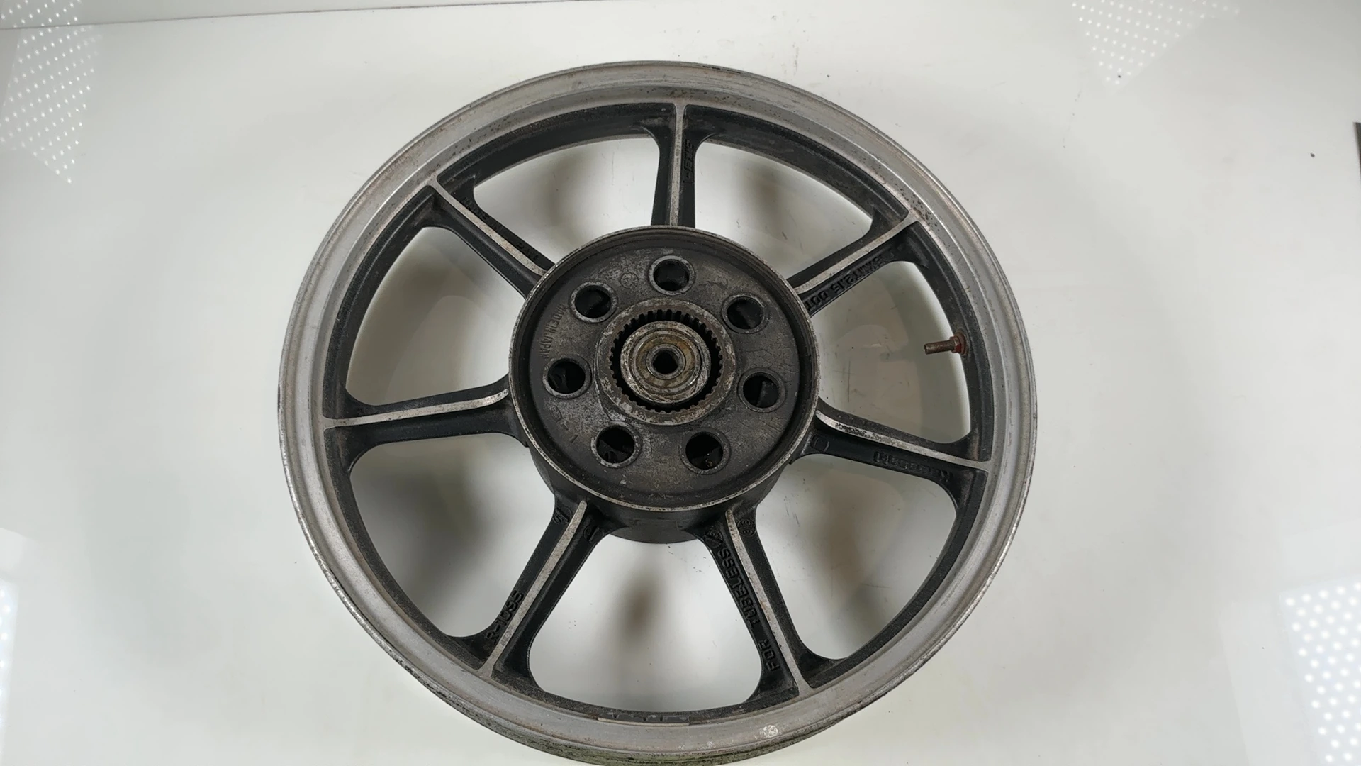 Kawasaki GT550 Z550G 550cc Rear Wheel Rim Mag 1982-1984 OEM 41073-1139-18 - Image 12