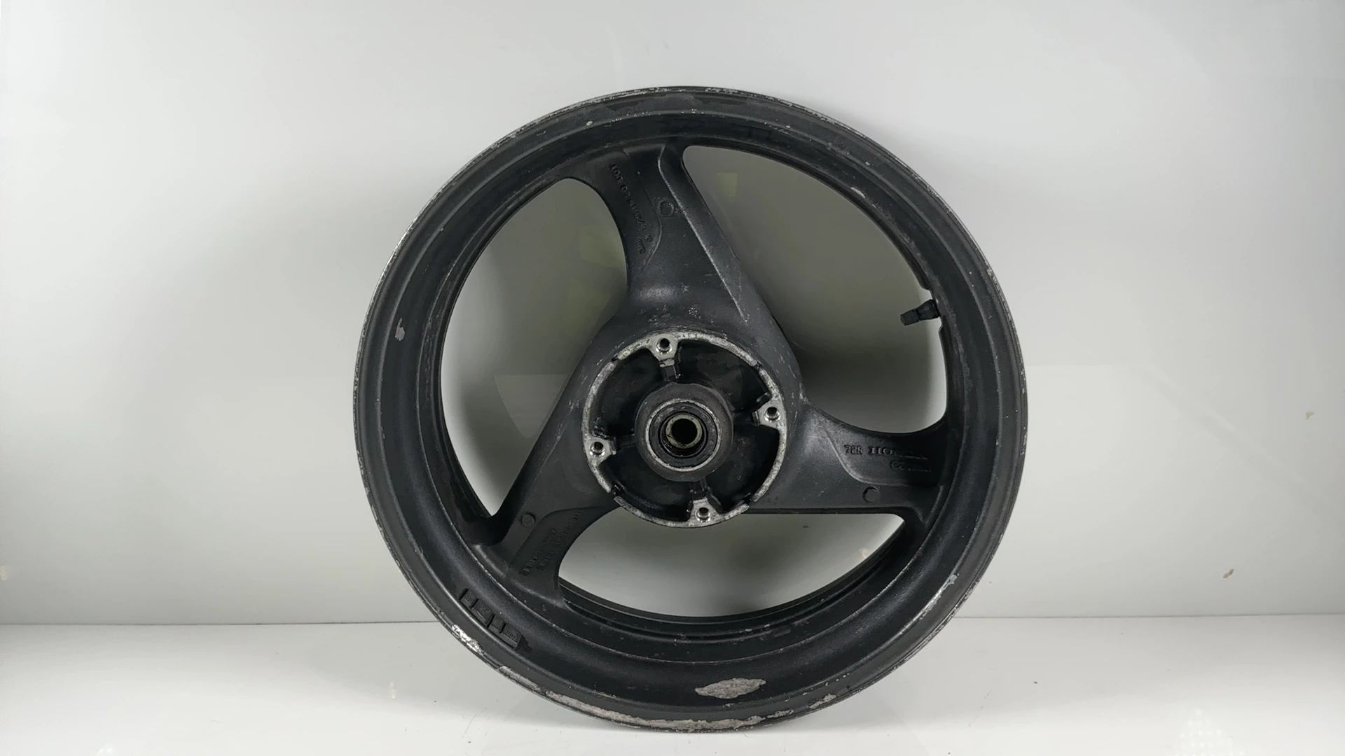 Honda Hornet 600 CB600S PC34 600cc Rear Wheel Rim 1998-2002 OEM 42650-MBZ-D00ZA