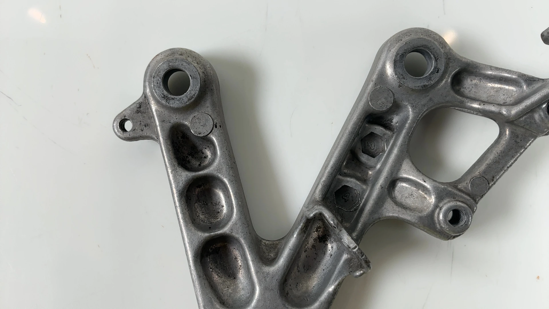 Honda CBR900RR SC28 900cc Front Right Footrest Holder 1992-95 OEM 50600-MW0-000 - Image 5