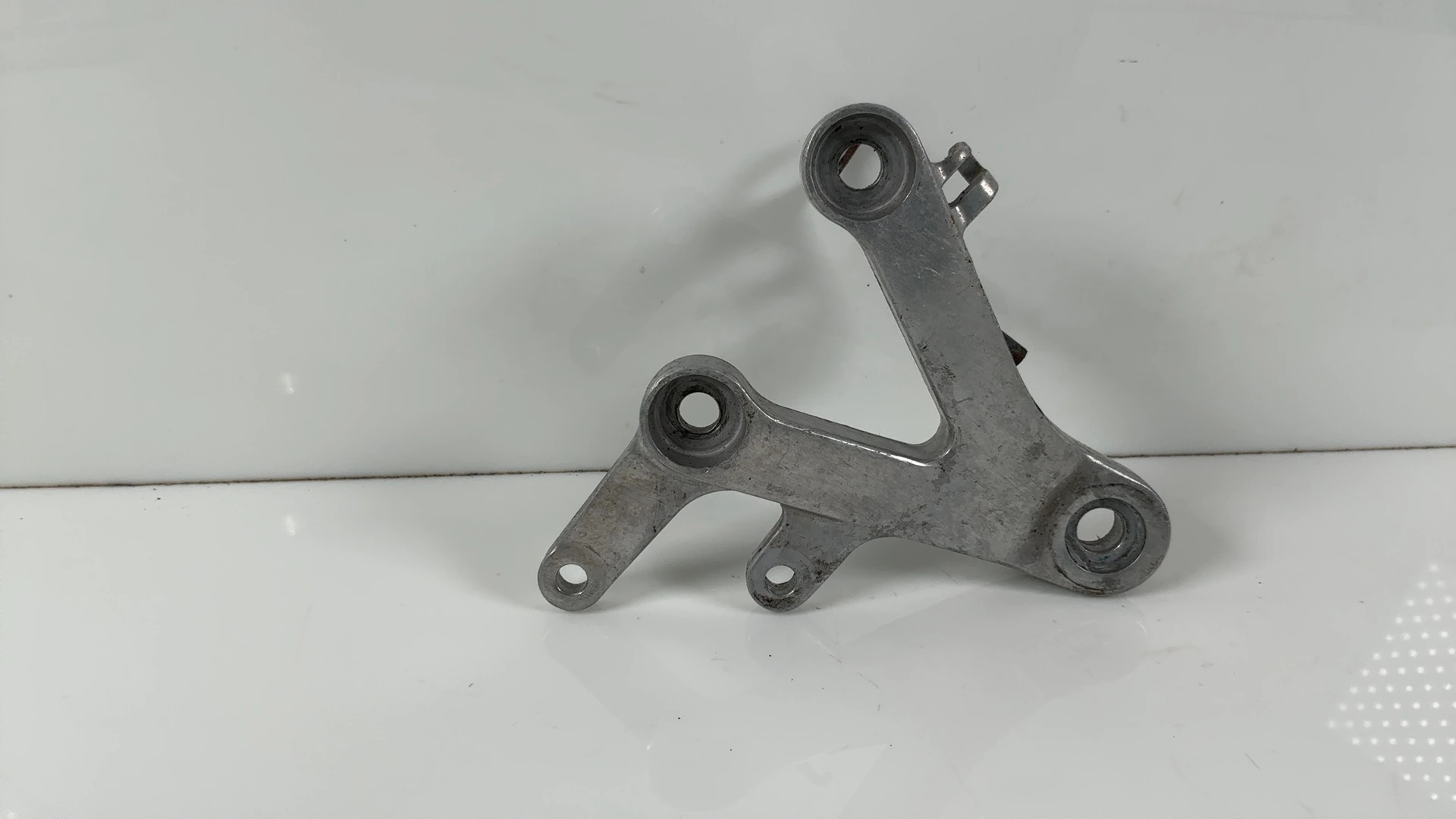 Honda CBR929RR SC44 929cc Front Right Footrest Bracket 2000-2001 50600-MCJ-000 - Image 1
