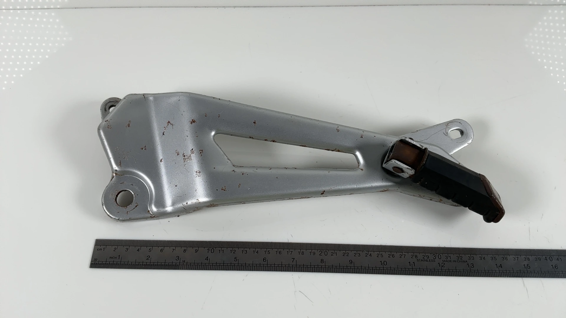 Yamaha YBR 125 CC Right Foot Rest Bracket 2005-2006 OEM 3D9-F7462-00