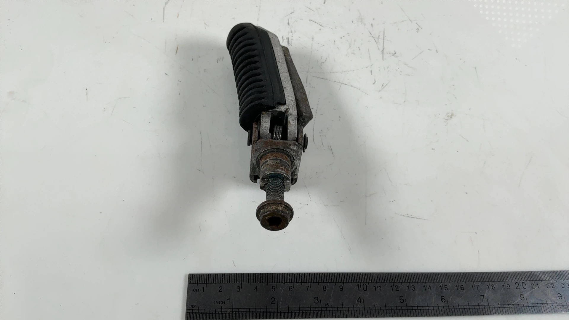 Suzuki Bandit GSF600 600cc Front Right Driver Foot Peg 1995-2004 OEM 43526-31E01 - Image 5