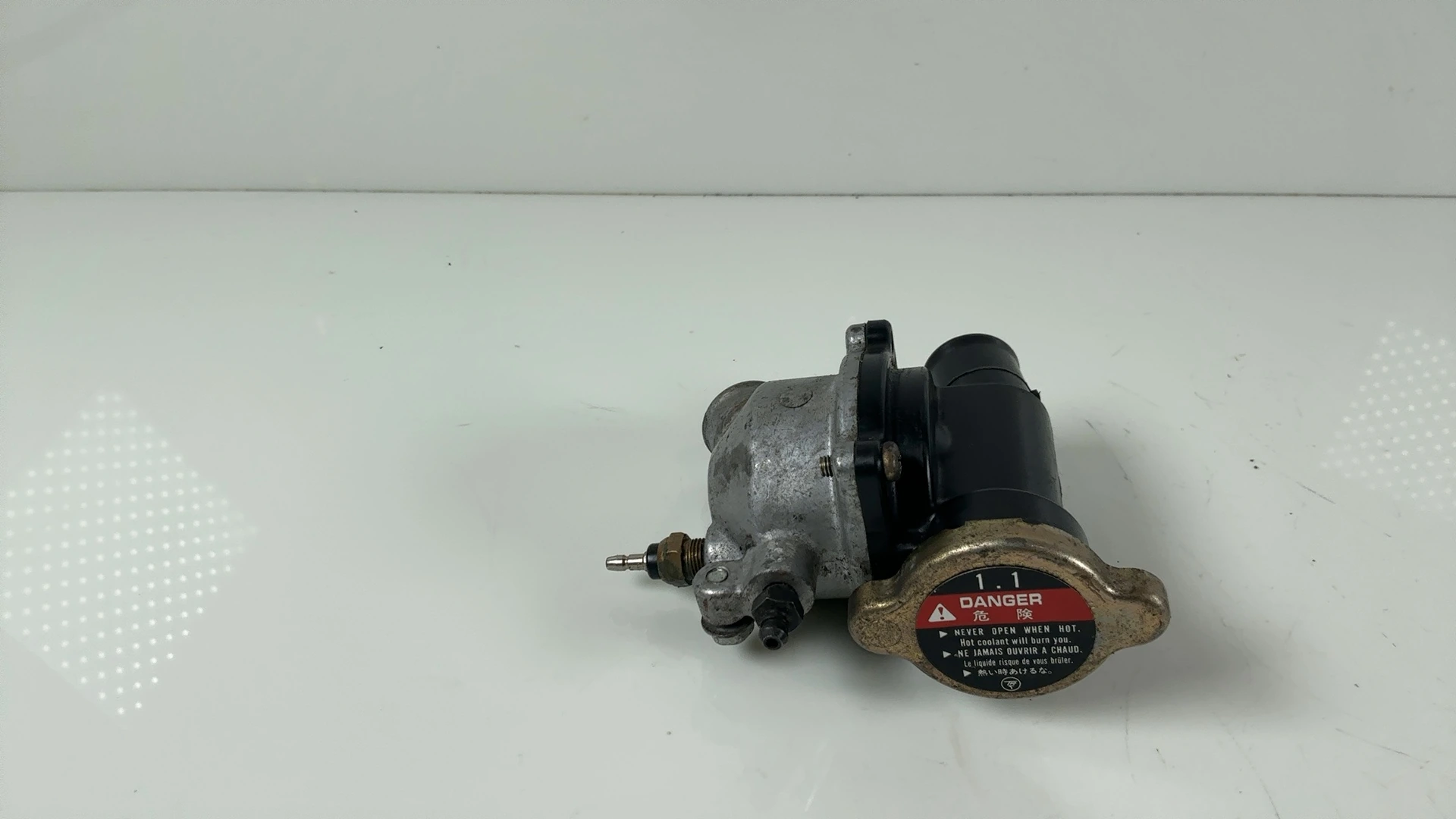 Kawasaki Ninja ZX6 ZX600D Thermostat Housing 1990-1992 OEM 16160-1117