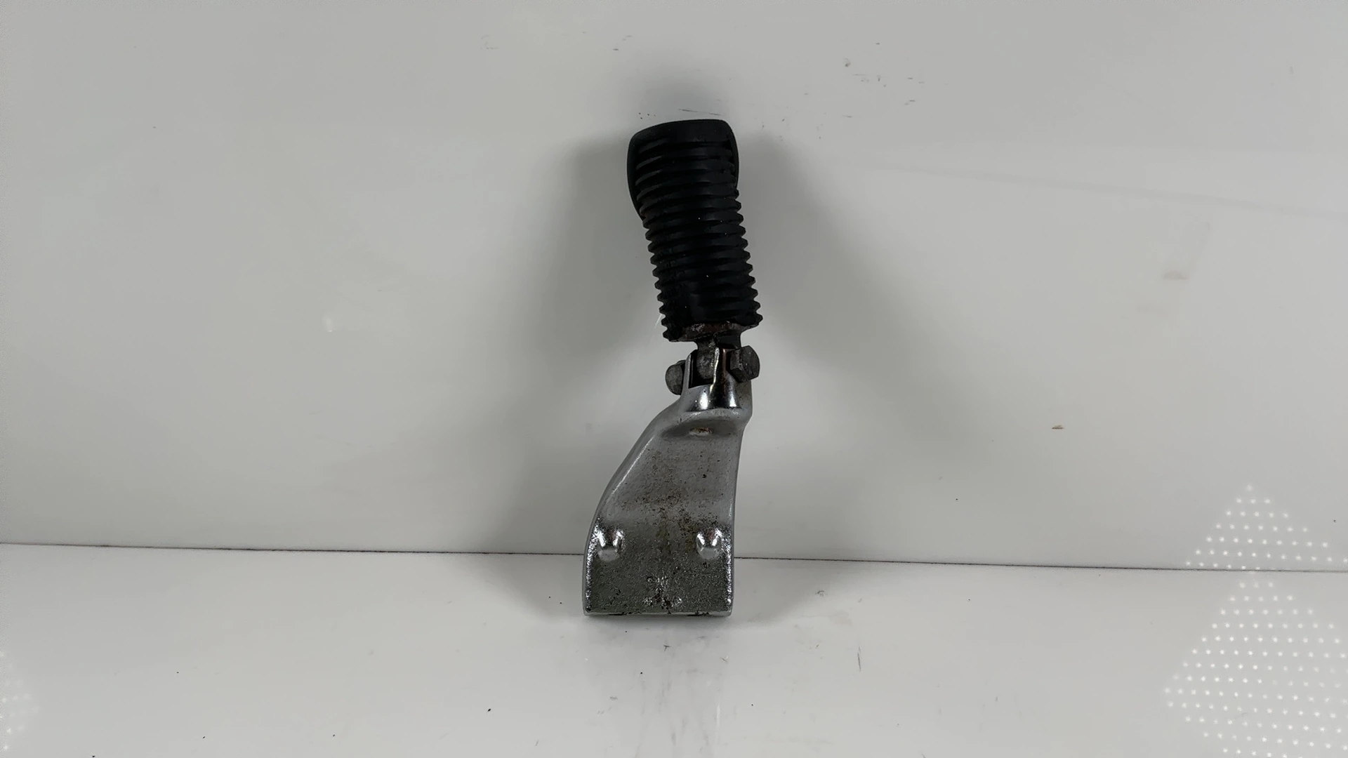Harley Dyna FXD 1584 Mid Control Left Foot Peg Bracket 1991-2017 OEM 50639-90A - Image 2