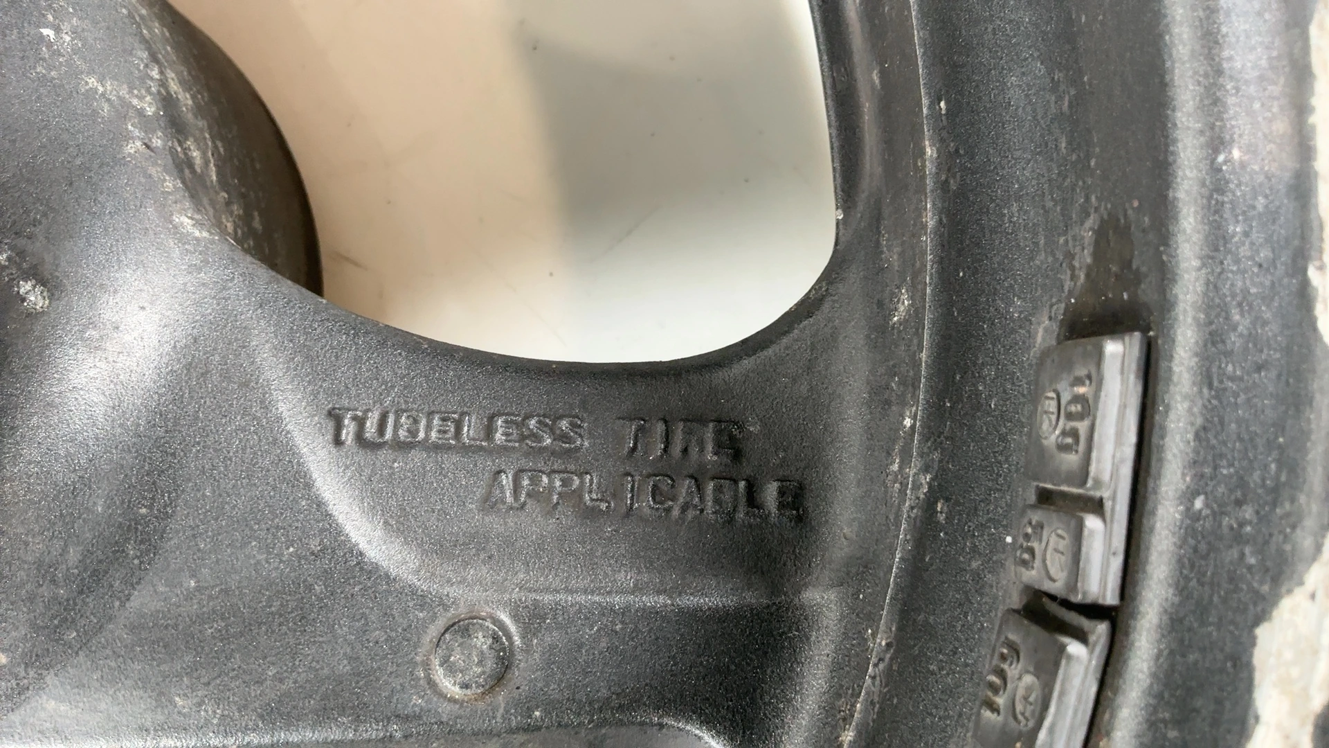 Honda Hornet 600 CB600S PC34 600cc Rear Wheel Rim 1998-2002 OEM 42650-MBZ-D00ZA - Image 7