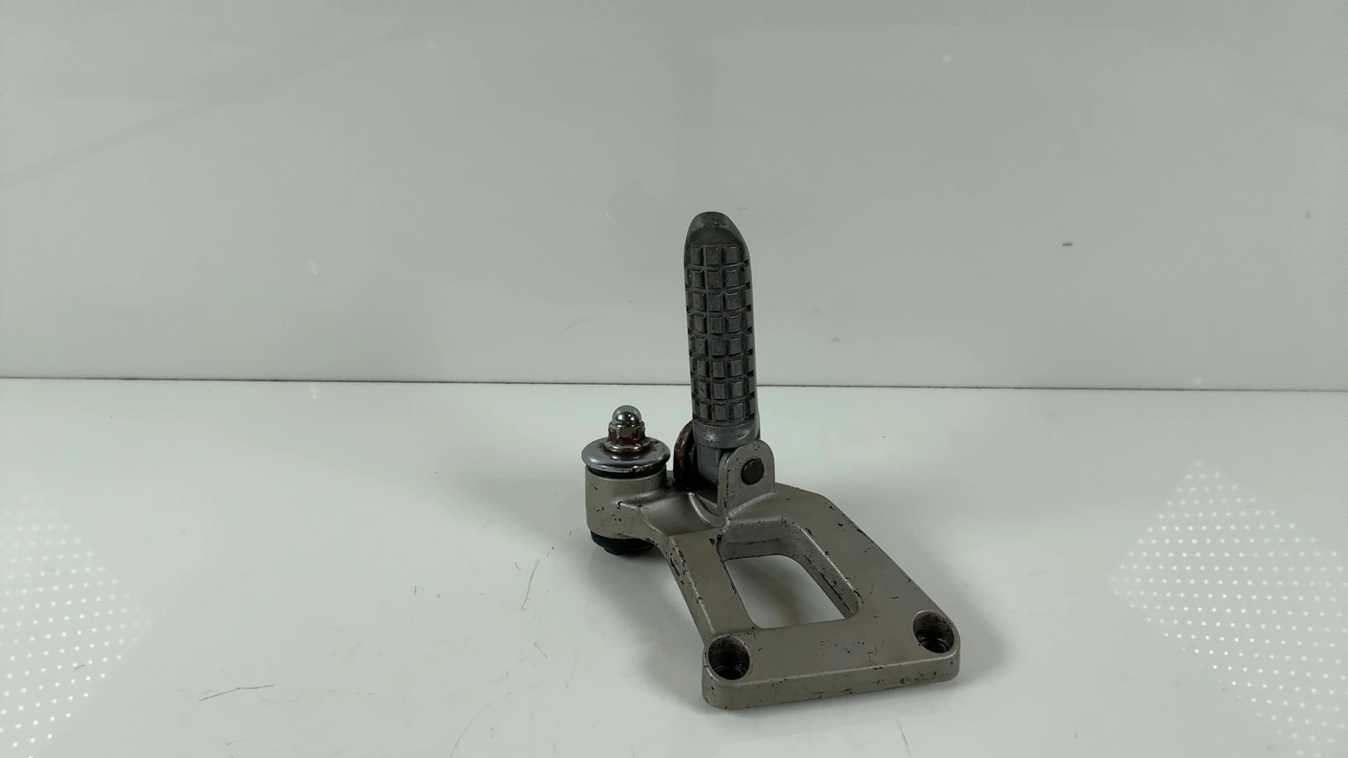 Kawasaki ZZR600 ZZR600E 600cc Rear Left Passenger Foot Peg 1993-2004 34028-1191