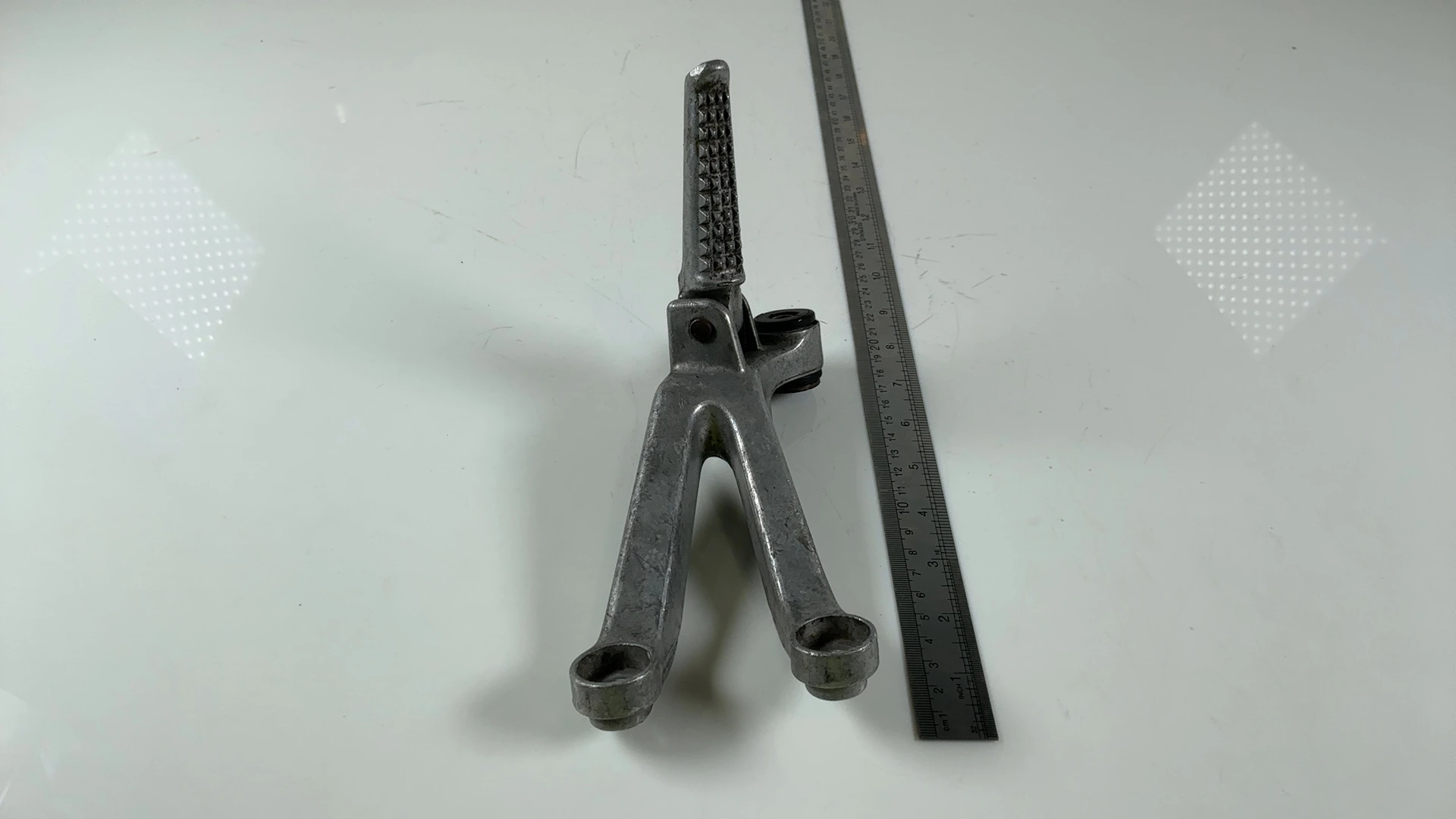 Honda CBR600F F4i PC35 600cc Rear Right Footrest Hanger 2001-06 50750-MBW-000ZA - Image 3