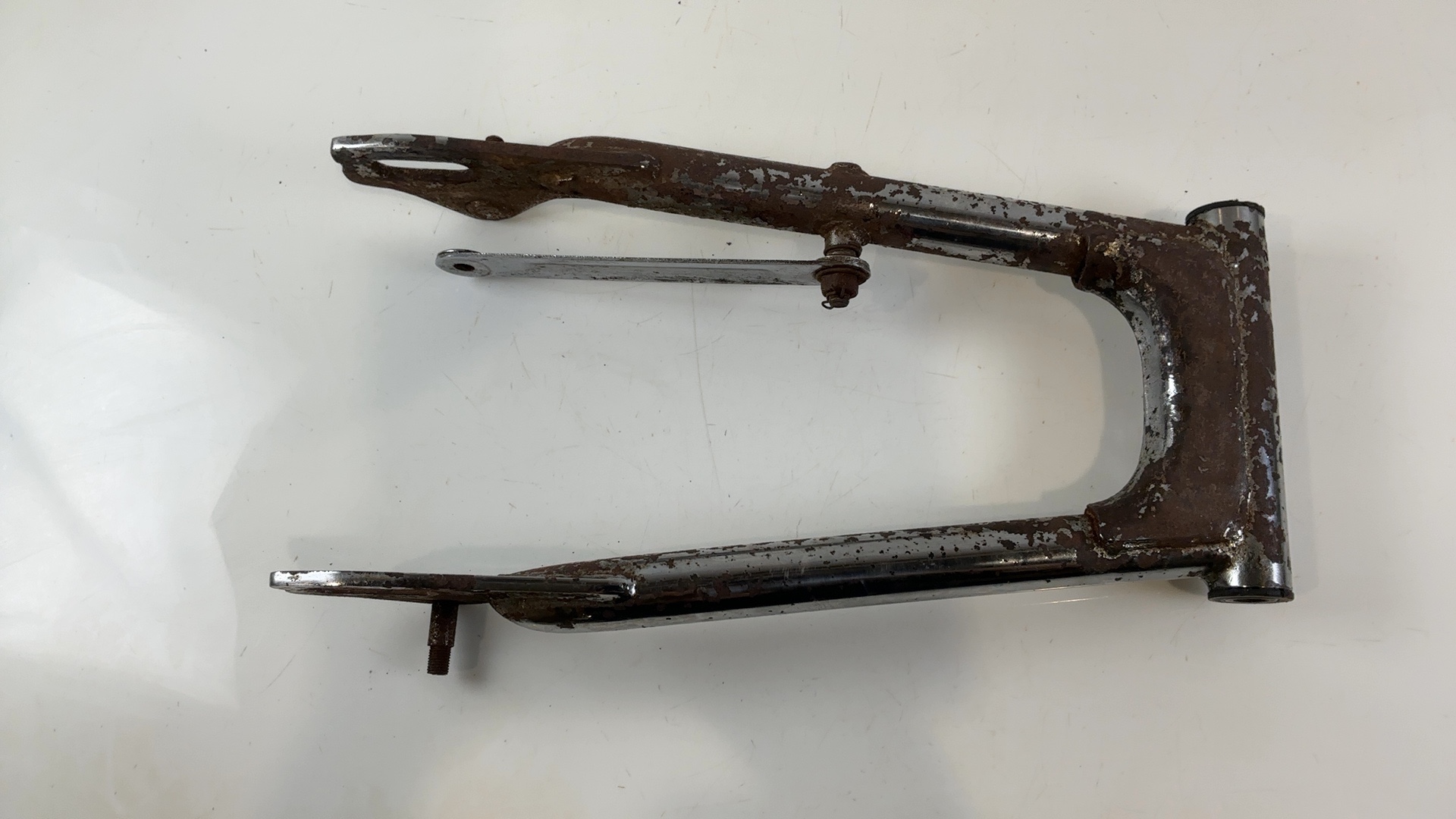 Suzuki GT250 GT 250 250cc Swingarm 1973 1974 OEM 61100-18816-019 - Image 2