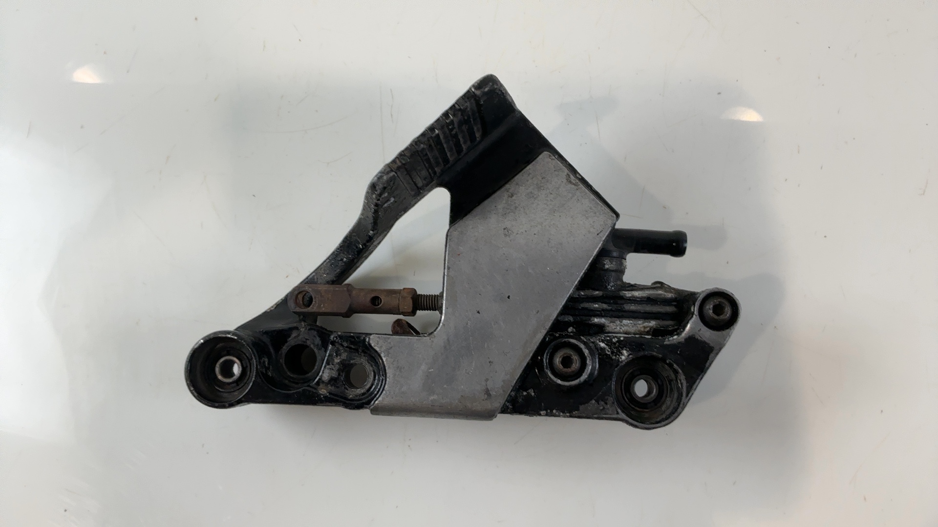 Yamaha FZ750 FZ 750 Front Right Footrest Bracket 1985 1986 OEM 1AE-27420-00-00 - Image 2