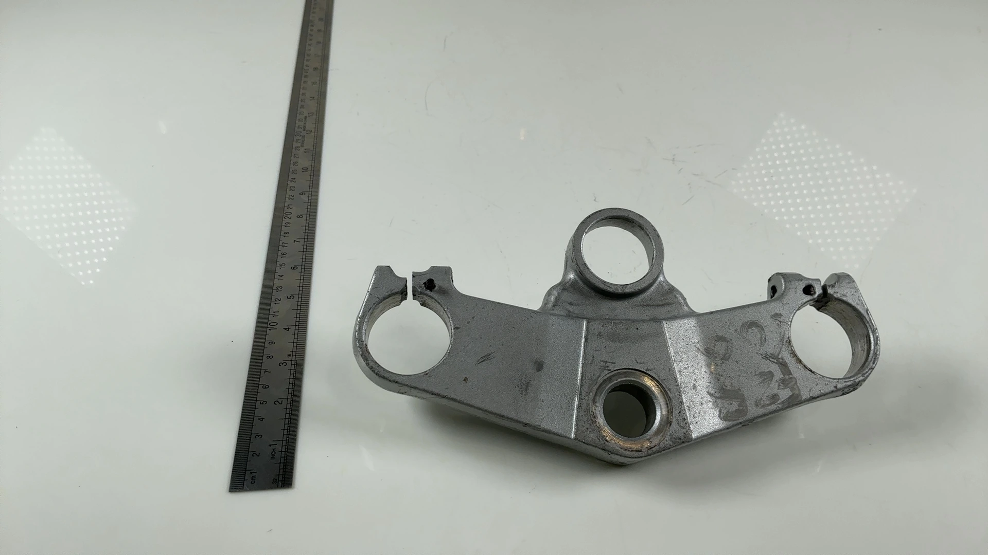 Yamaha FZR600 3HE 600cc Upper Fork Yoke Bridge 1989-1993 OEM 3HE-23435-00-00 - Image 4