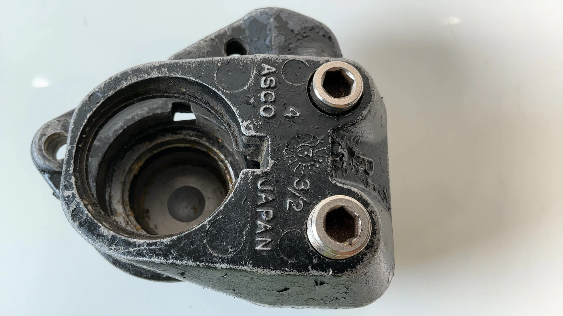 Suzuki GS750 GS750E 750cc Front Right Brake Caliper 1977-1979 OEM 59300-44002 - Image 2