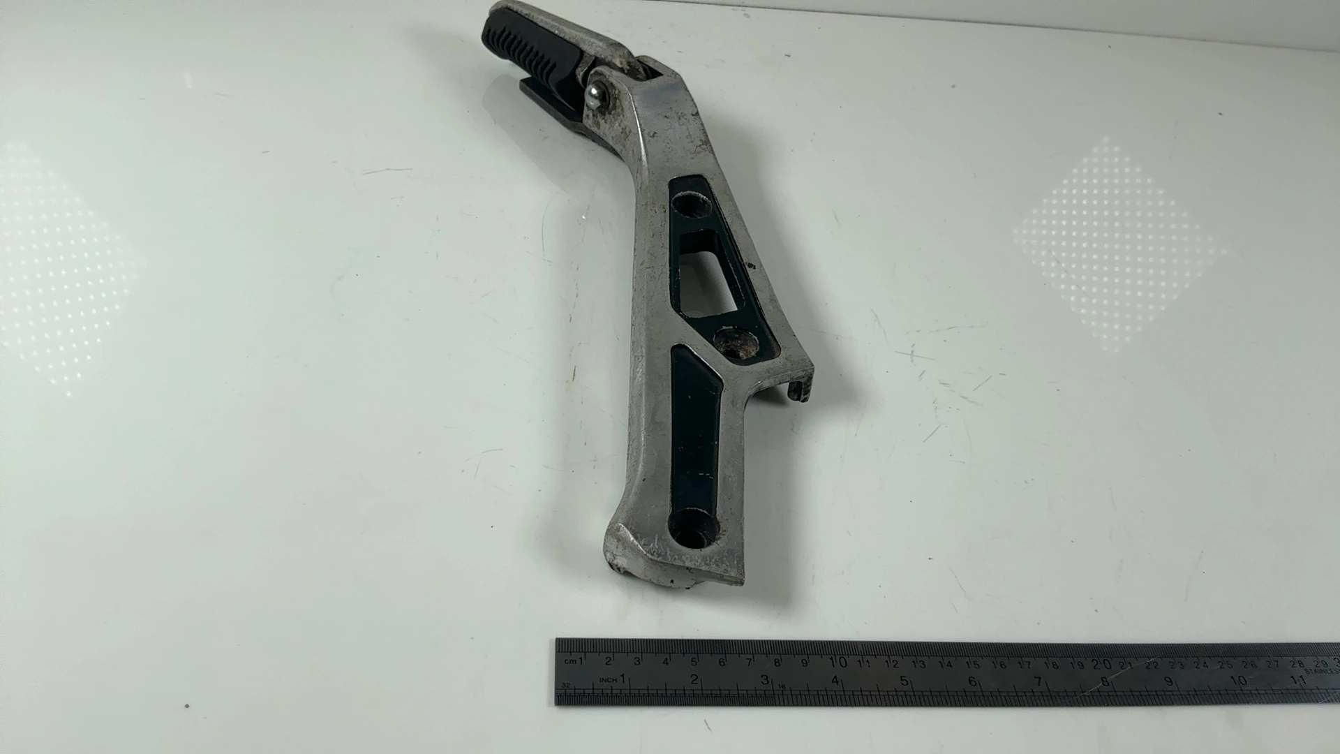 Suzuki GSX750ES GSX750 750 Rear Left Foot Peg Bracket 1983-1987 OEM 43820-19A00 - Image 5