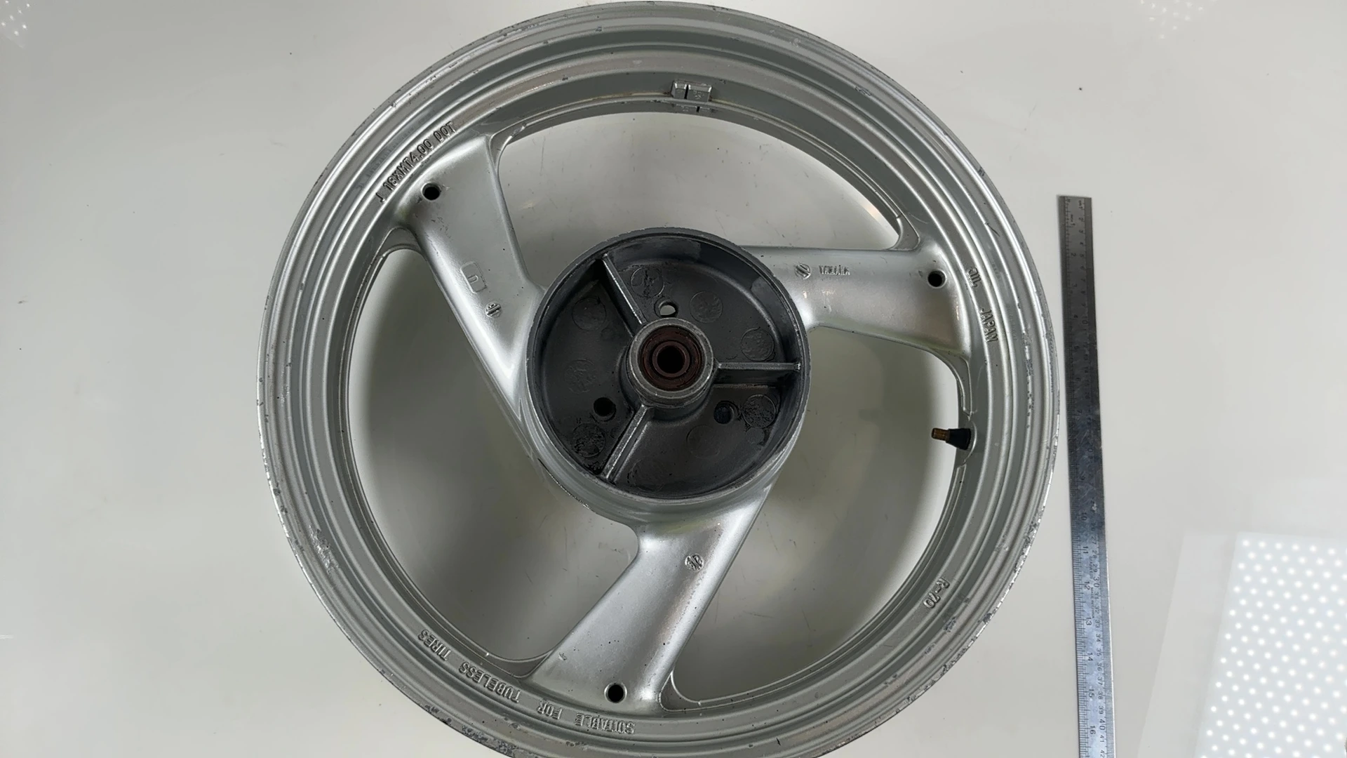 Yamaha XJ600S Diversion 4BR Rear Wheel Rim 1991-1997 OEM 3HE-25338-00 Enkei - Image 3