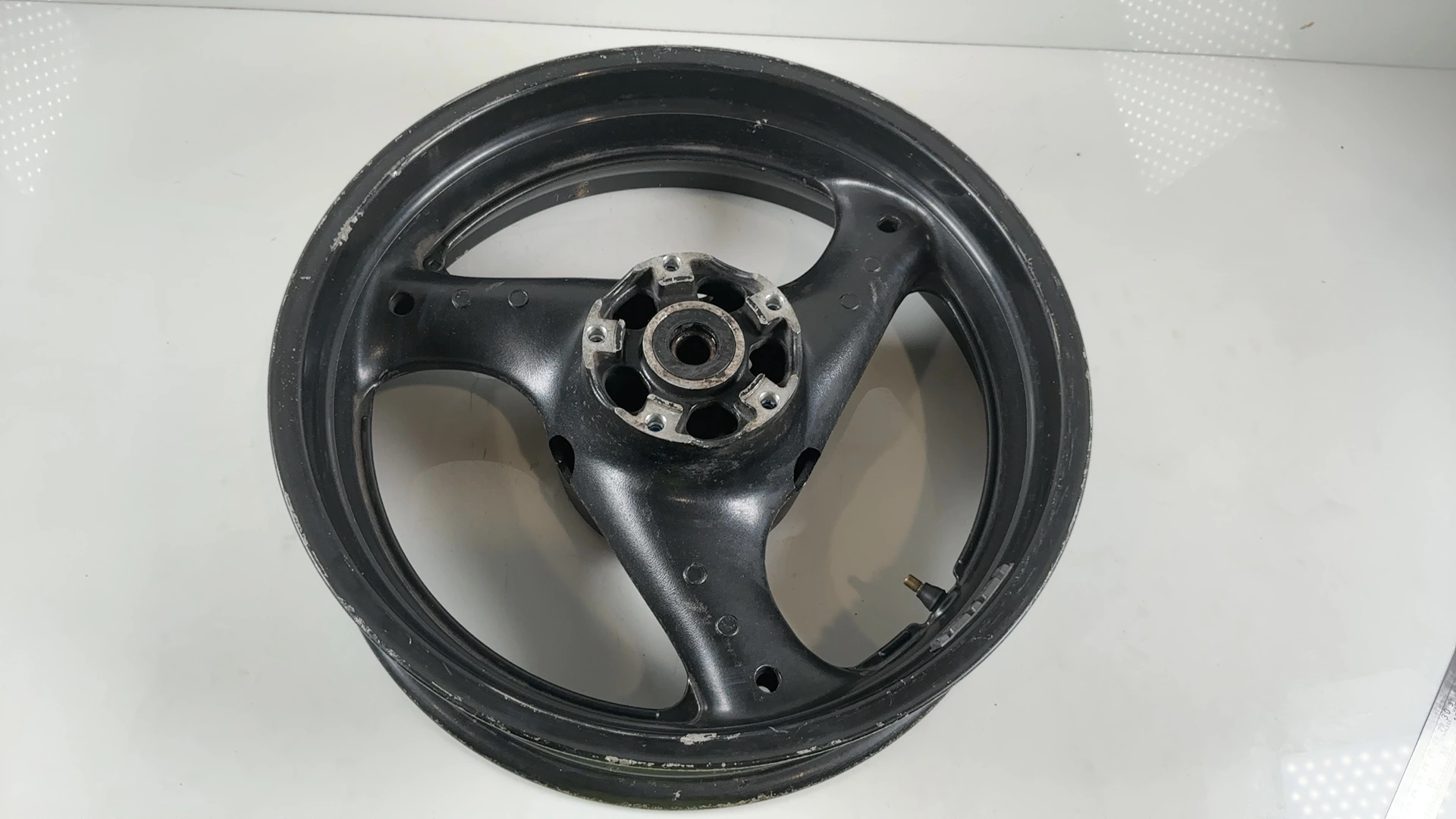 Suzuki Bandit GSF600 GN77B 600cc Rear Wheel Rim 1995-1999 OEM 64111-21E01-35W - Image 10