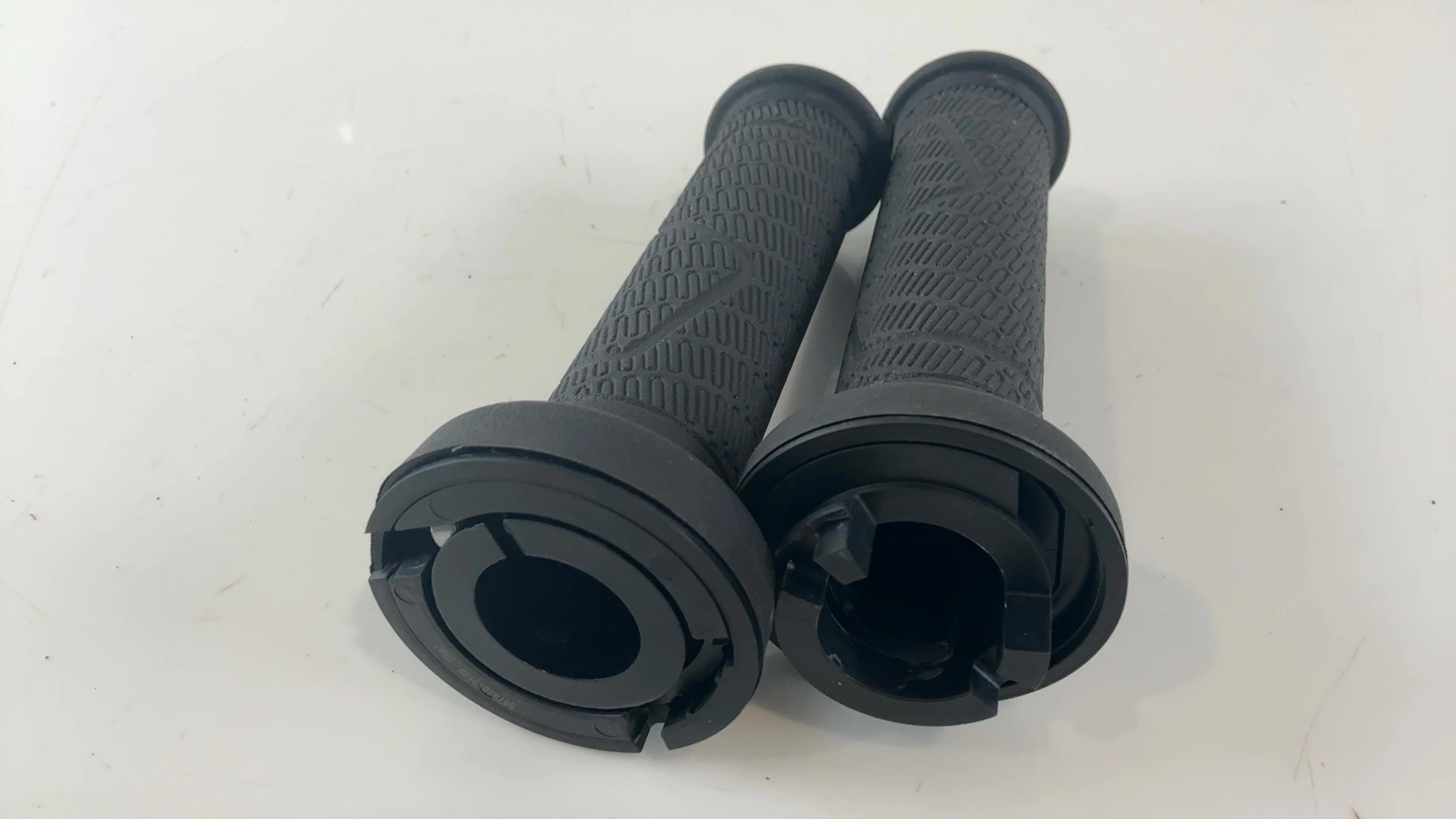 KTM Super Adventure 1290 890 790 CC Handlebar Grip 2017-2024 OEM 60702039100 - Image 5