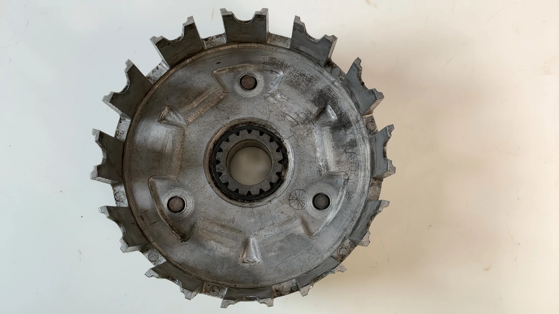 Honda XR600R PE04 600cc Clutch Basket 1990-2000 OEM 22100-MN9-800 - Image 2