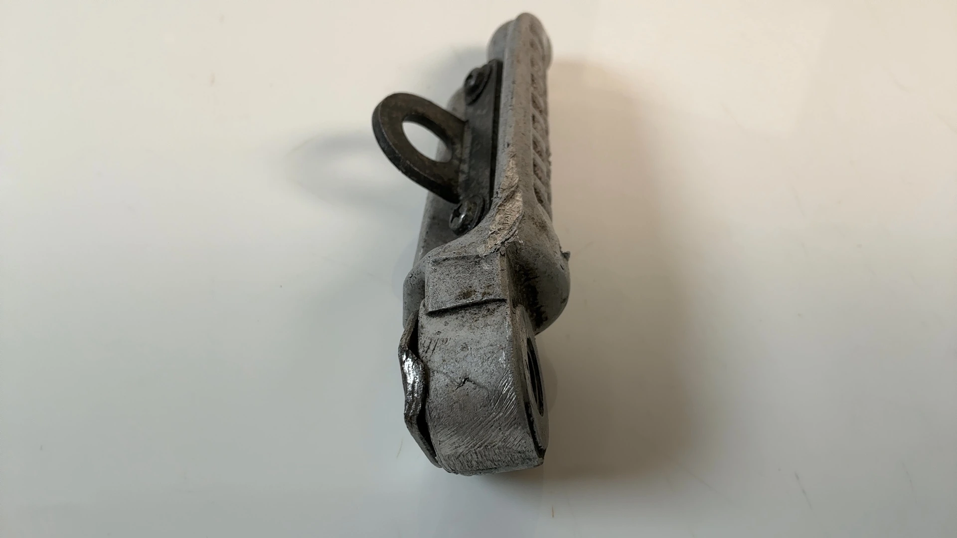Suzuki GSX-R 750 GR75A 750cc Rear Right Footrest Peg 1985-1987 OEM 43601-27A00 - Image 3