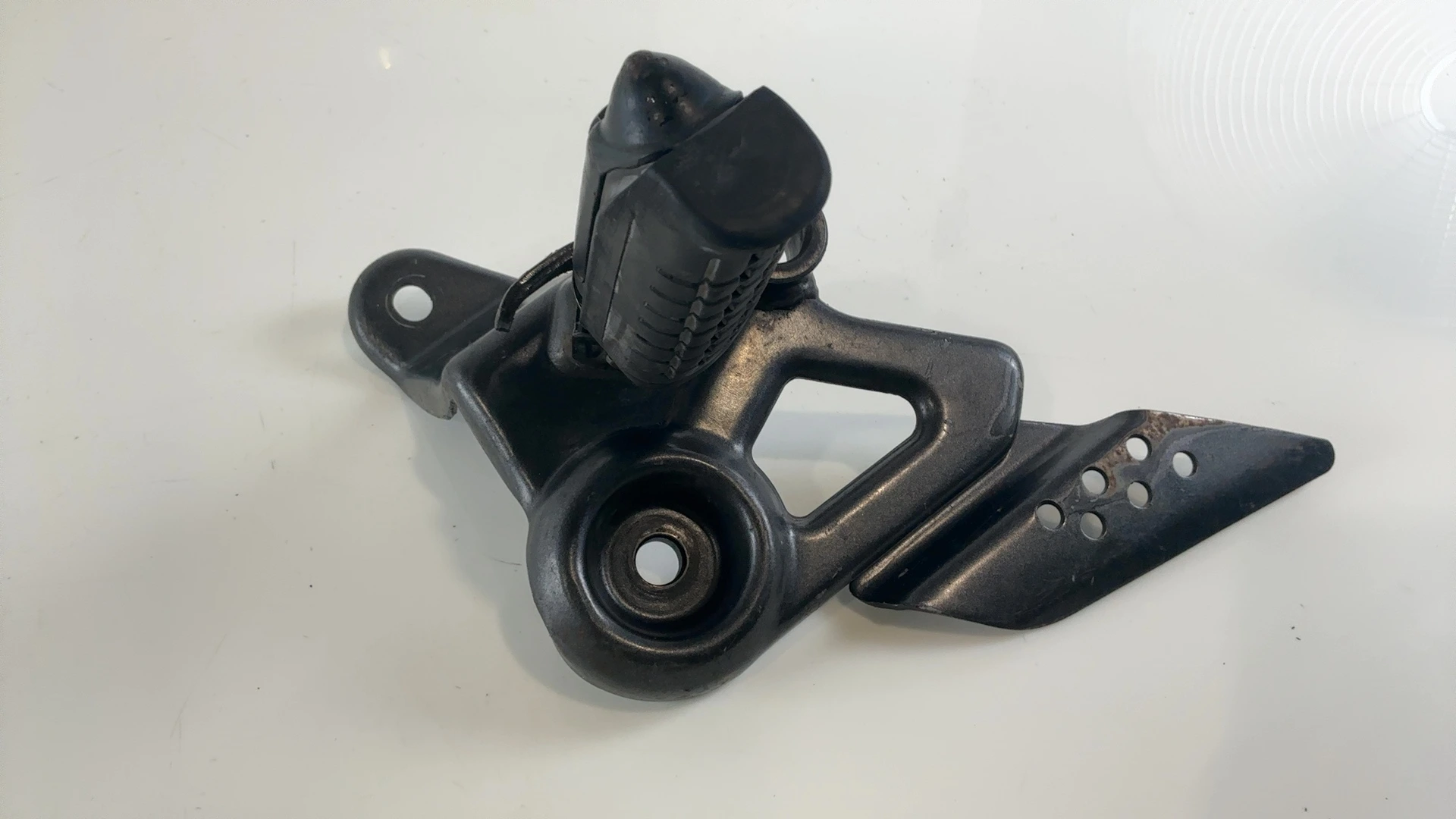 Honda CBF 125 JC40 125cc Front Right Footrest Peg Hanger 2009-2016 50611-KWF-900