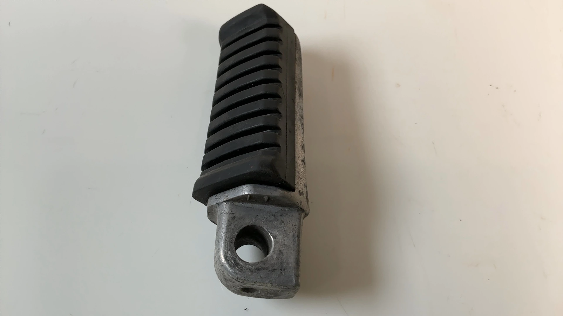 Kawasaki GPZ900R ZX900A 900cc Rear Left Passenger Foot Peg 1984-2003 34028-1121 - Image 3