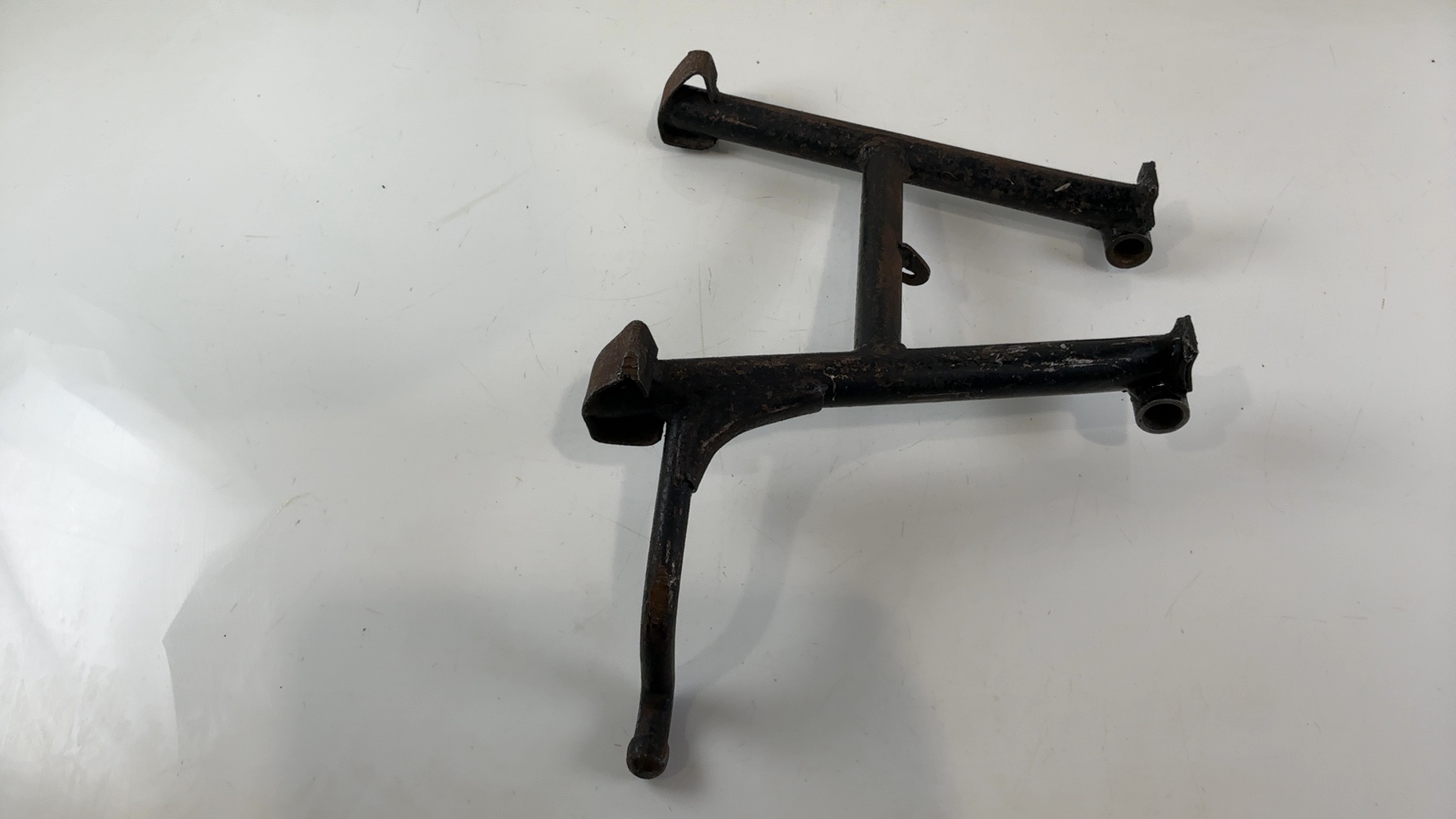Suzuki GSX400E GK53C 400cc Center Main Stand 1980-1984 OEM 42100-44100 - Image 4
