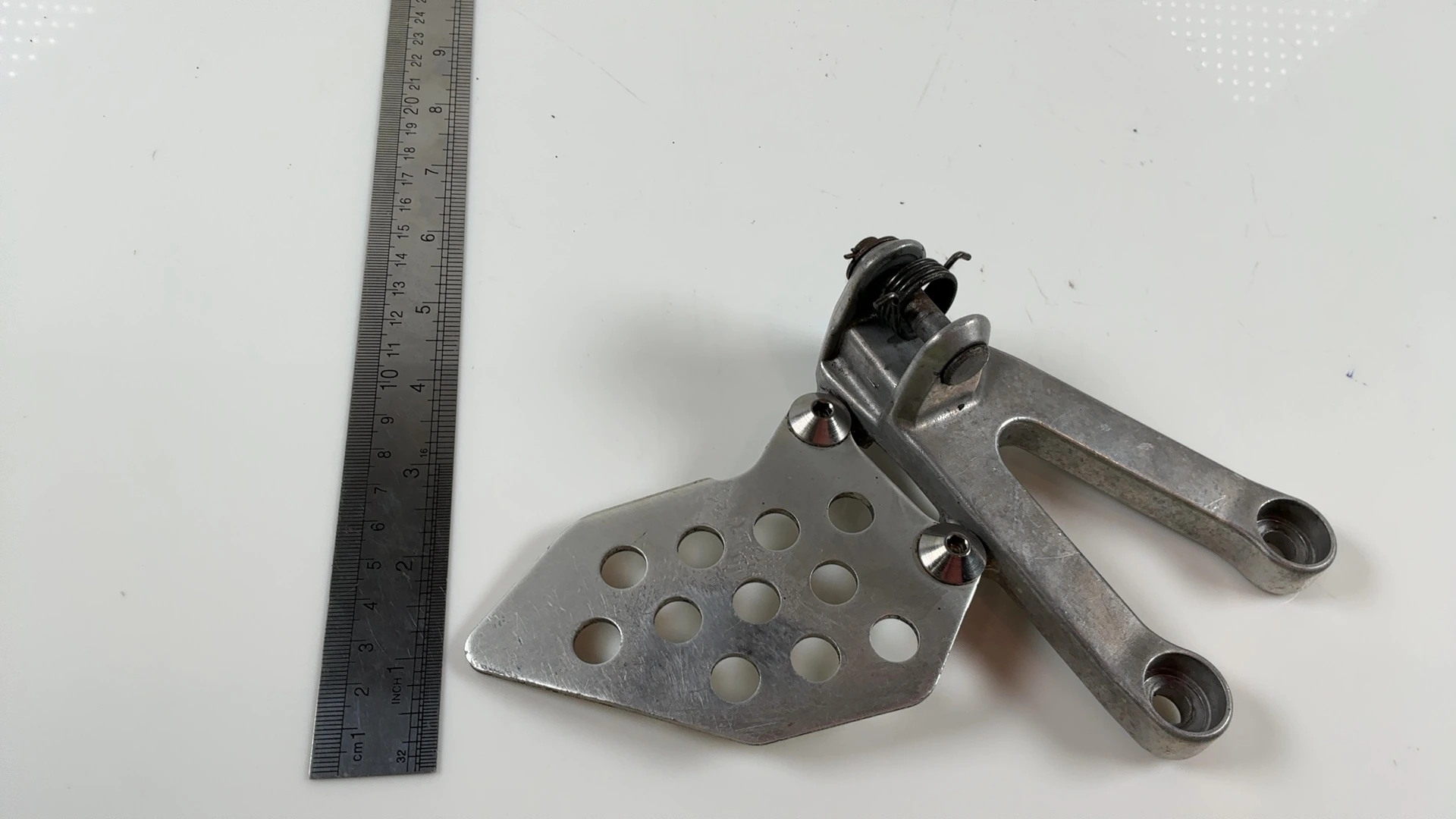 Honda CBR600RR PC40 600cc Left Front Footrest Bracket 2007-08 OEM 50760-MEE-D00 - Image 4