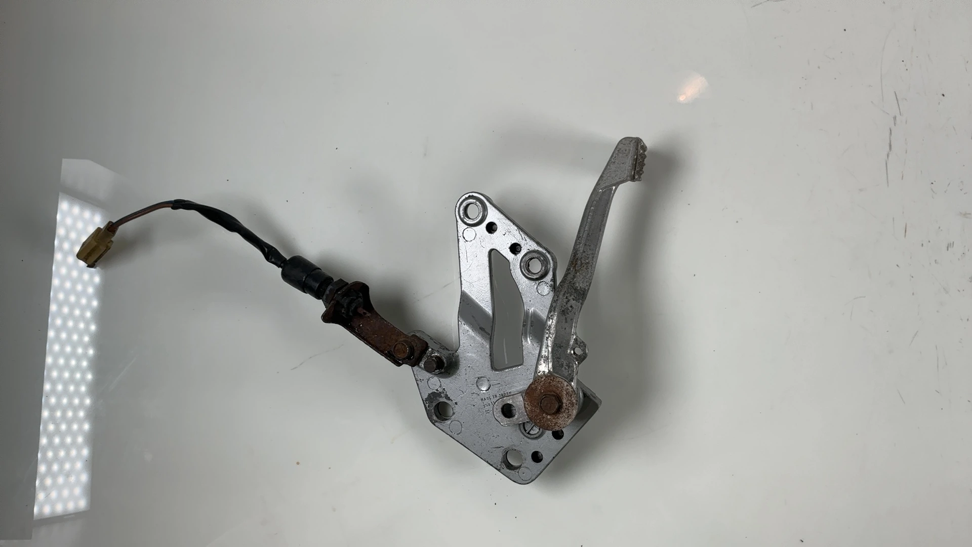 Kawasaki GPX750R ZX750F Front Right Footrest Bracket 1986-1990 OEM 35011-1315 - Image 2